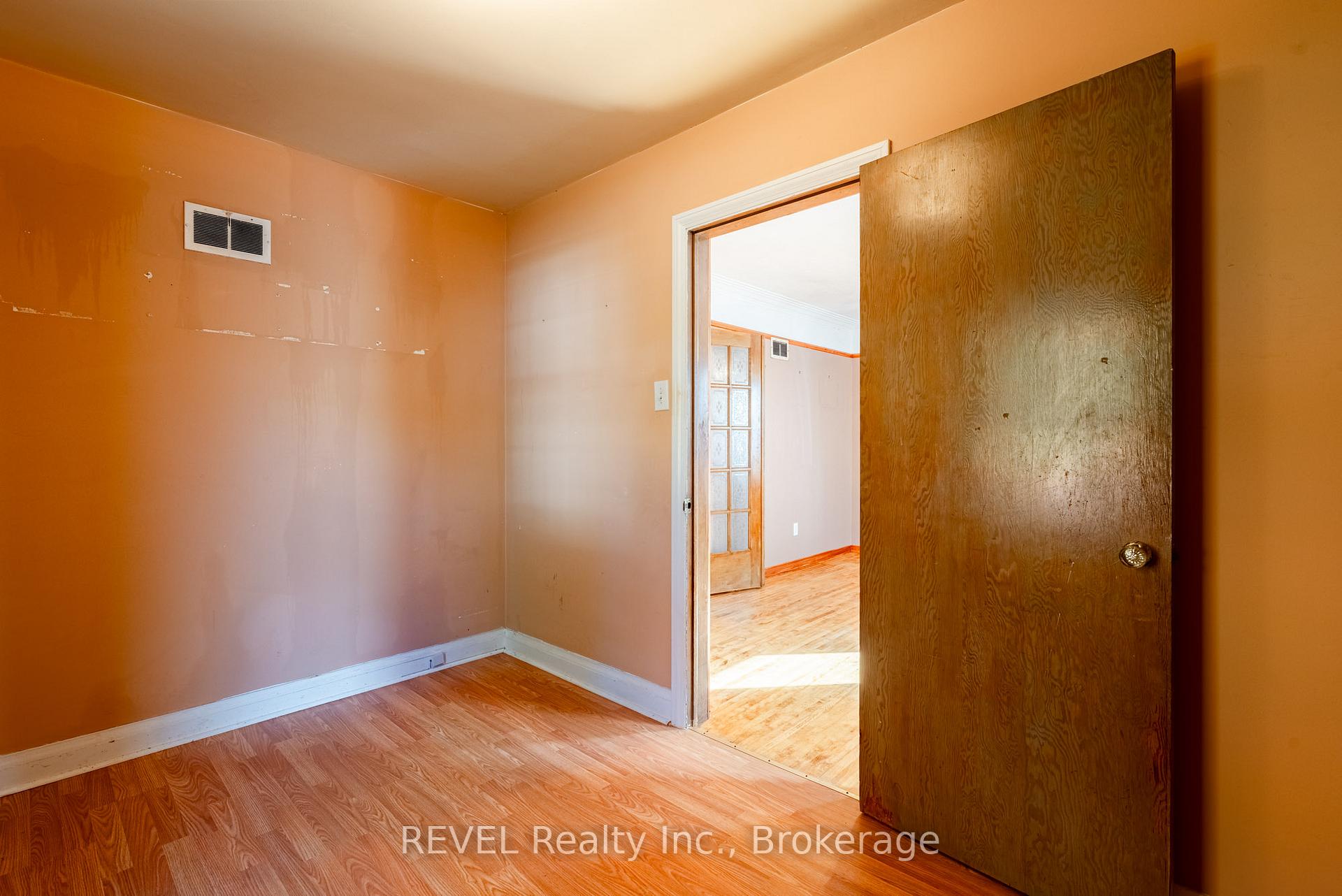Photo 18 of 7044 Leeming Street, Niagara Falls, Hospital — HOMEH