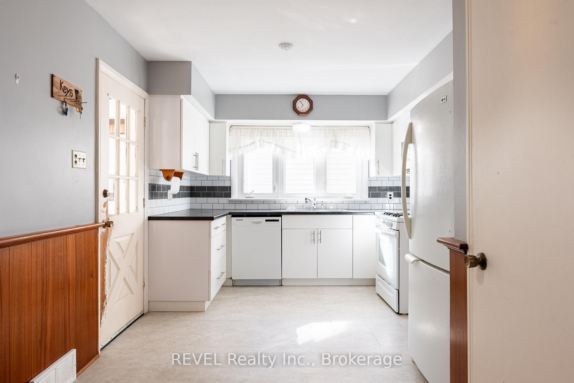 Photo 19 of 7044 Leeming Street, Niagara Falls, Hospital — HOMEH