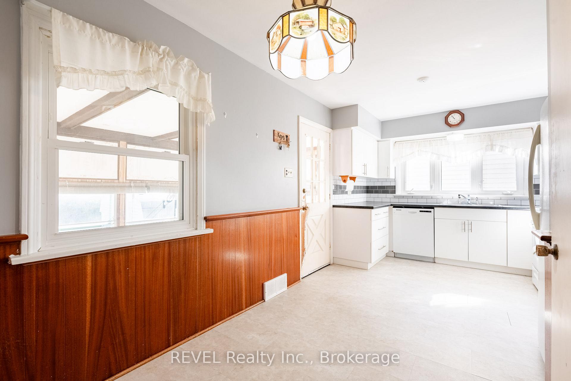 Photo 20 of 7044 Leeming Street, Niagara Falls, Hospital — HOMEH