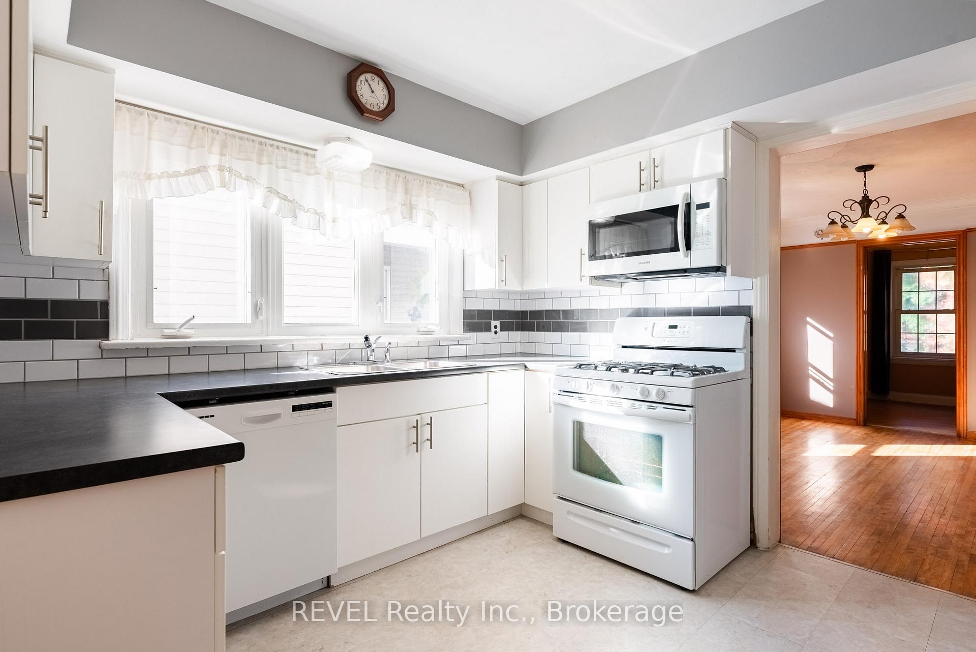 Photo 22 of 7044 Leeming Street, Niagara Falls, Hospital — HOMEH