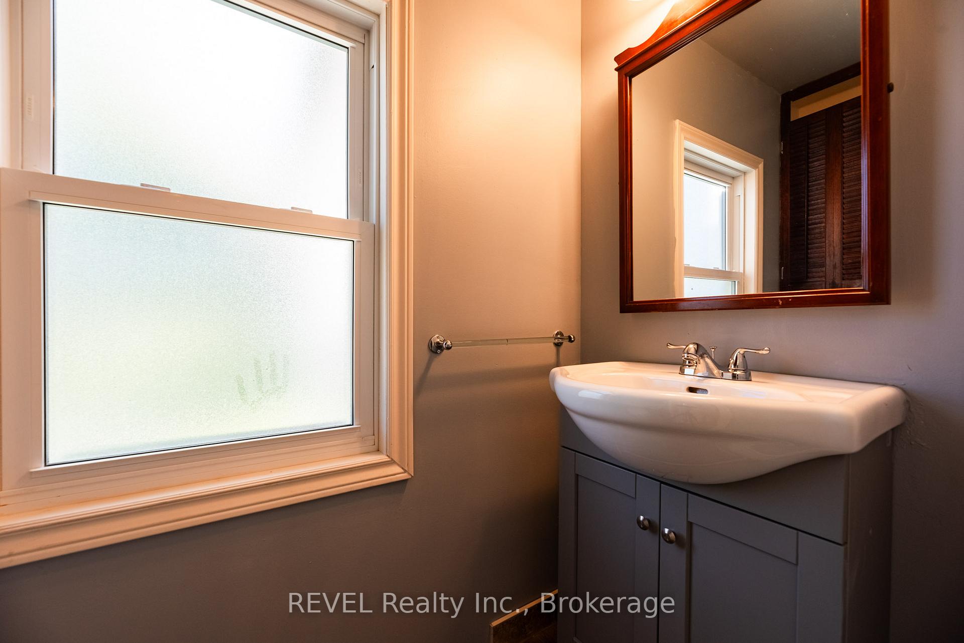 Photo 27 of 7044 Leeming Street, Niagara Falls, Hospital — HOMEH