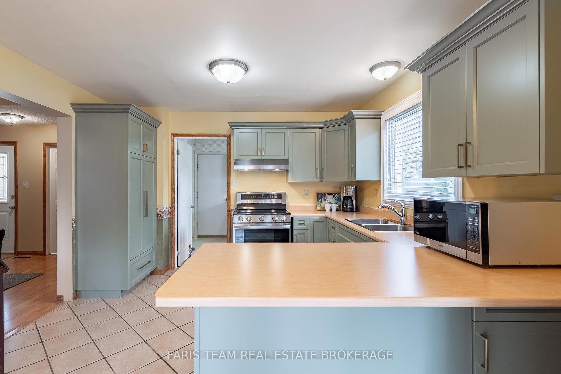 Photo 7 of 1 Hallen Drive, Penetanguishene — HOMEH