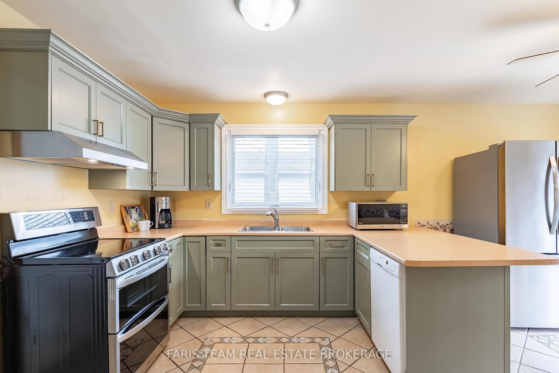 Photo 8 of 1 Hallen Drive, Penetanguishene — HOMEH