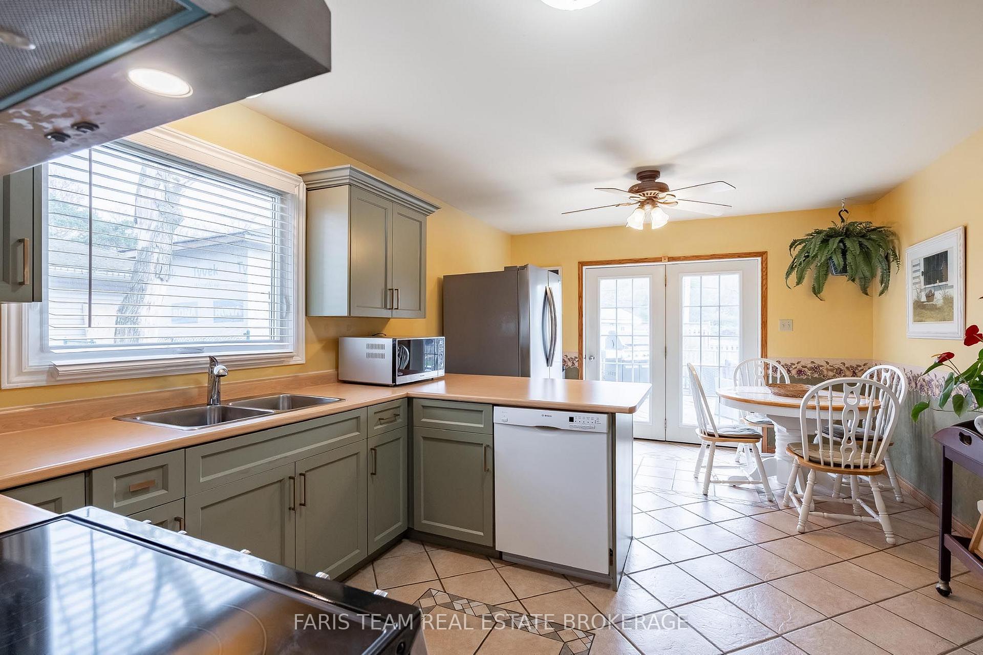 Photo 10 of 1 Hallen Drive, Penetanguishene — HOMEH
