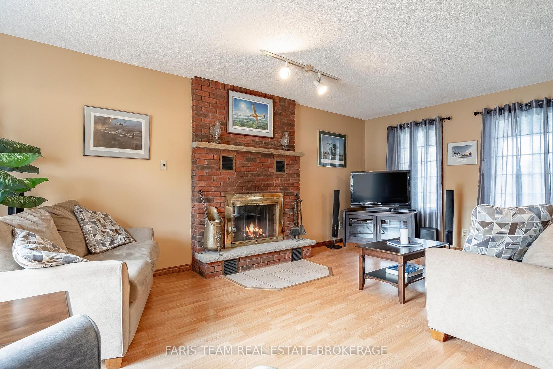 Photo 16 of 1 Hallen Drive, Penetanguishene — HOMEH