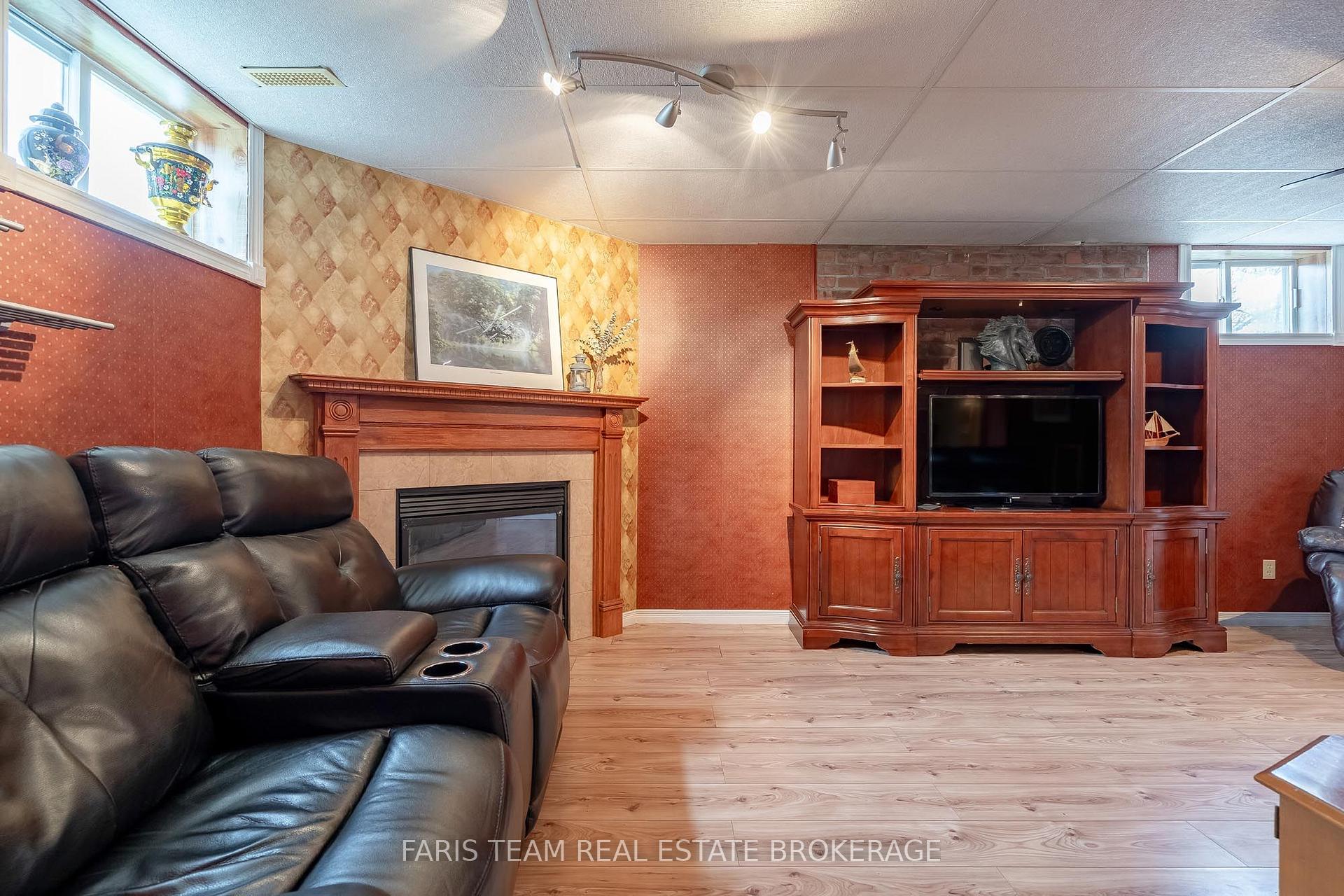 Photo 30 of 1 Hallen Drive, Penetanguishene — HOMEH