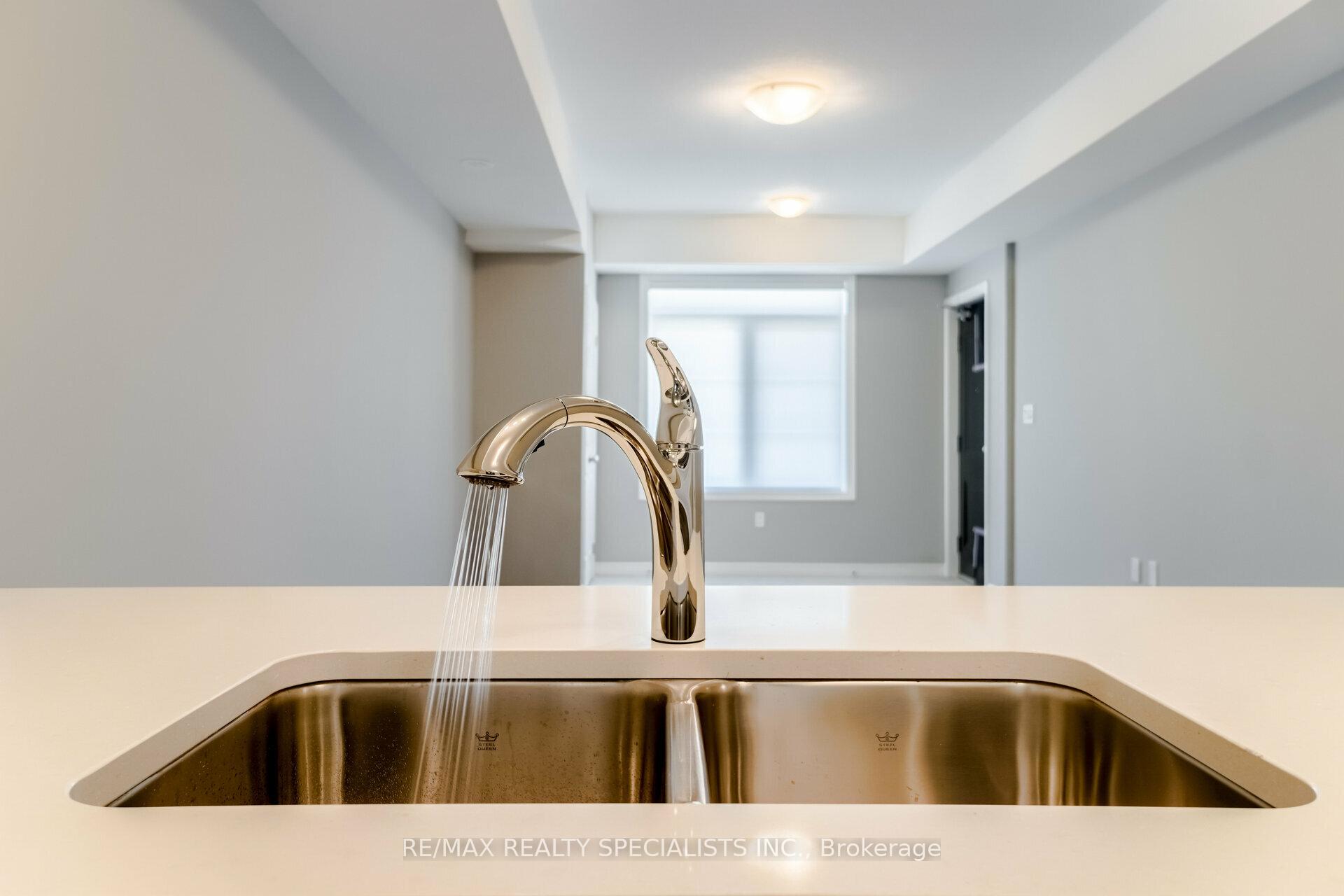 Photo 5 of 120 Wheat Lane, Kitchener, Huron Park — HOMEH