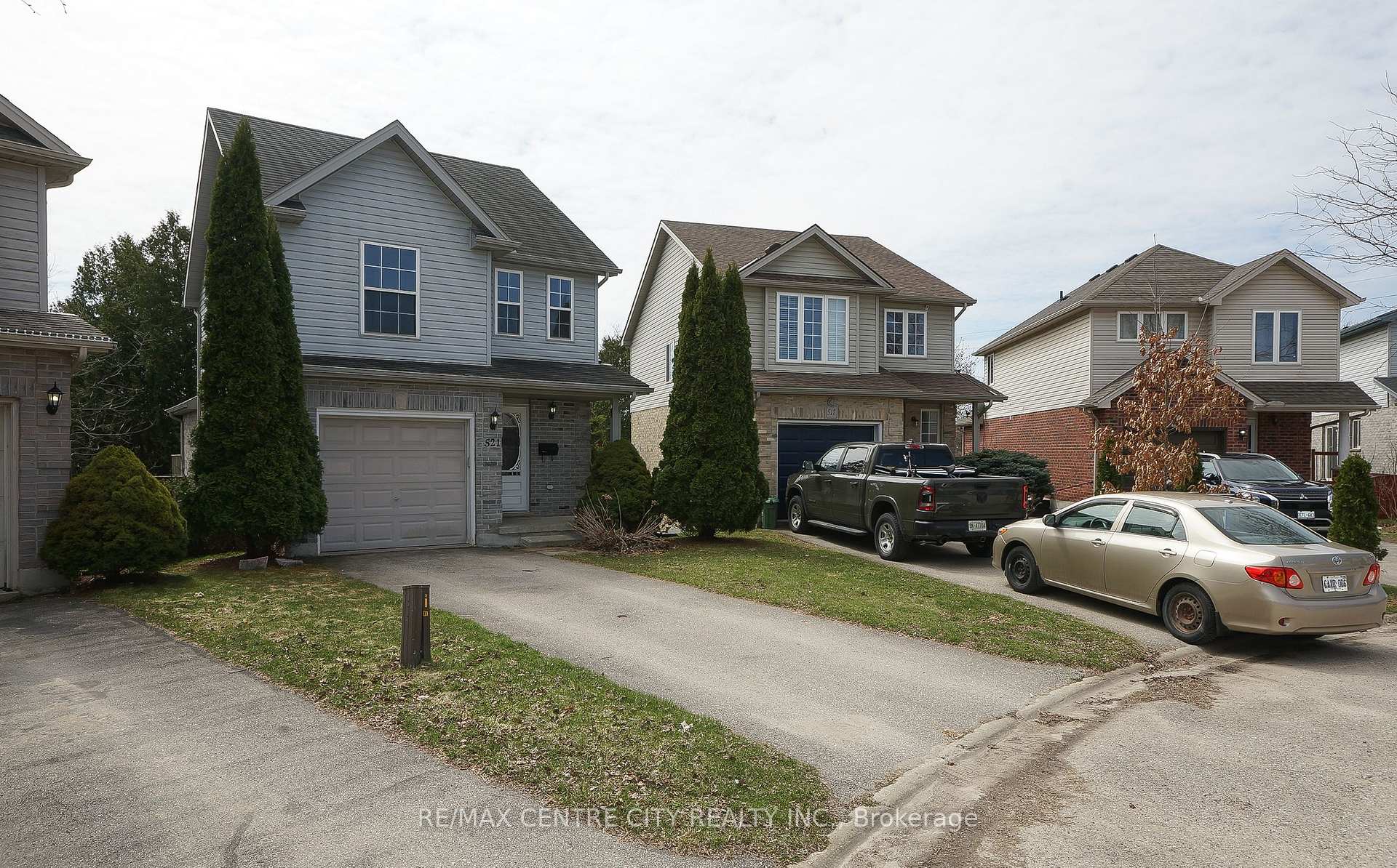 Photo 3 of 521 Blackwater Place, London, North C — HOMEH