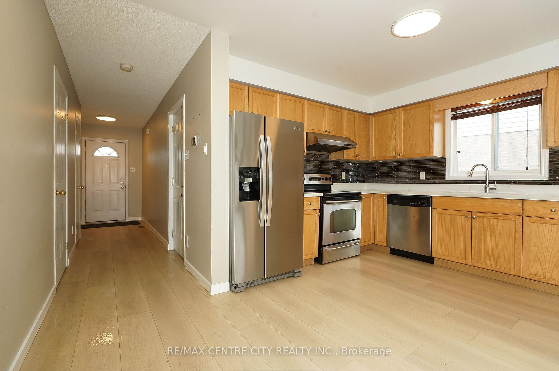 Photo 7 of 521 Blackwater Place, London, North C — HOMEH
