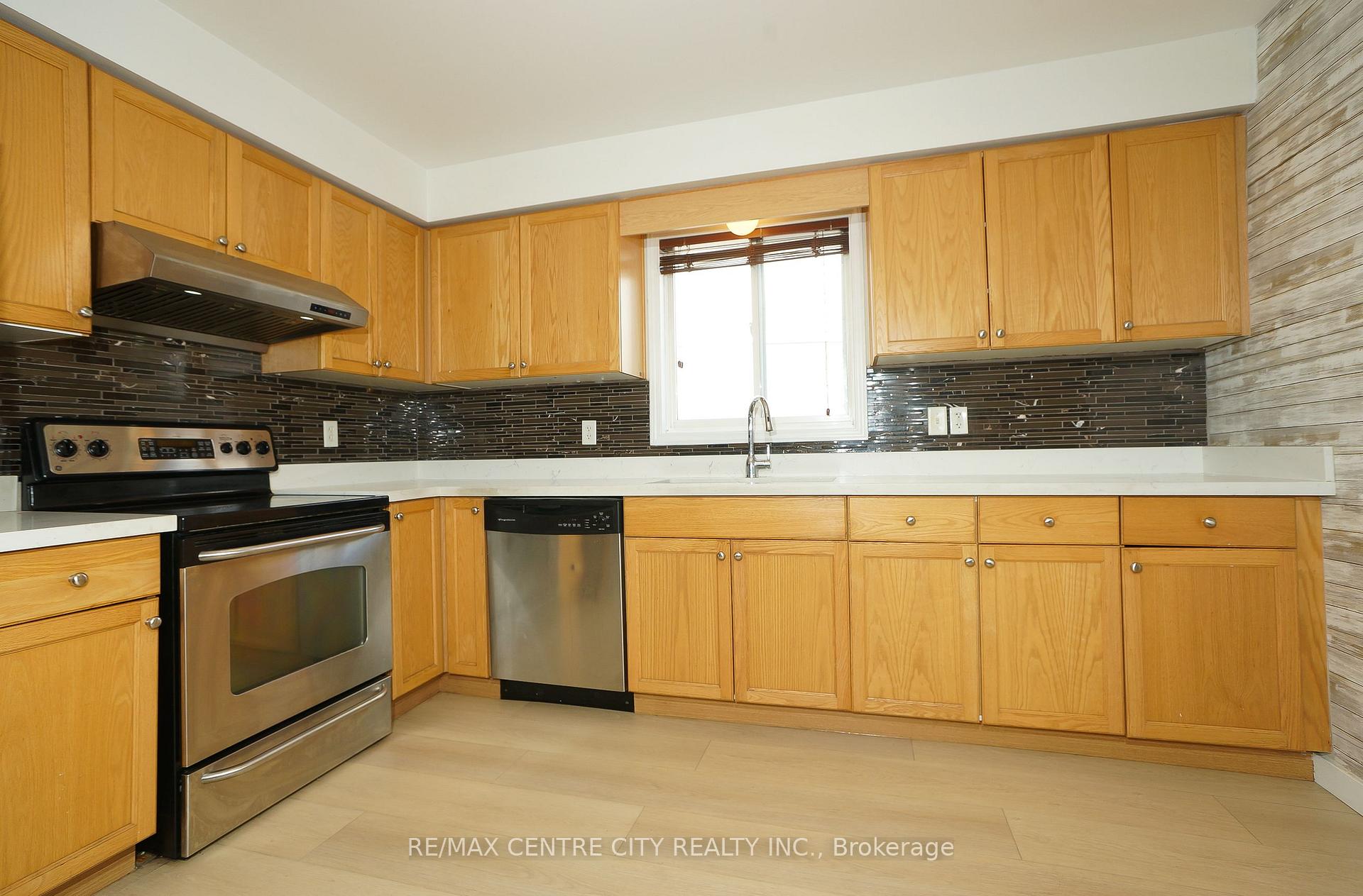 Photo 11 of 521 Blackwater Place, London, North C — HOMEH