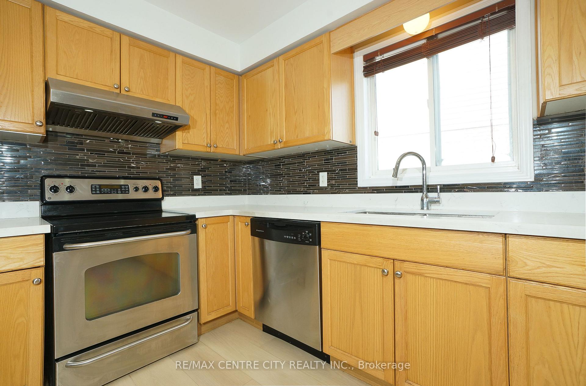 Photo 13 of 521 Blackwater Place, London, North C — HOMEH