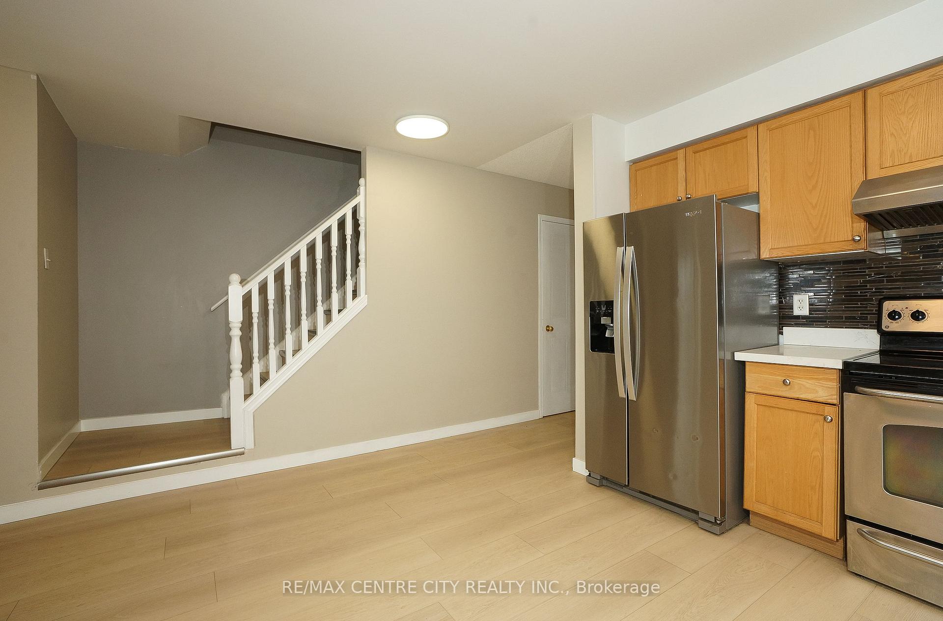 Photo 15 of 521 Blackwater Place, London, North C — HOMEH