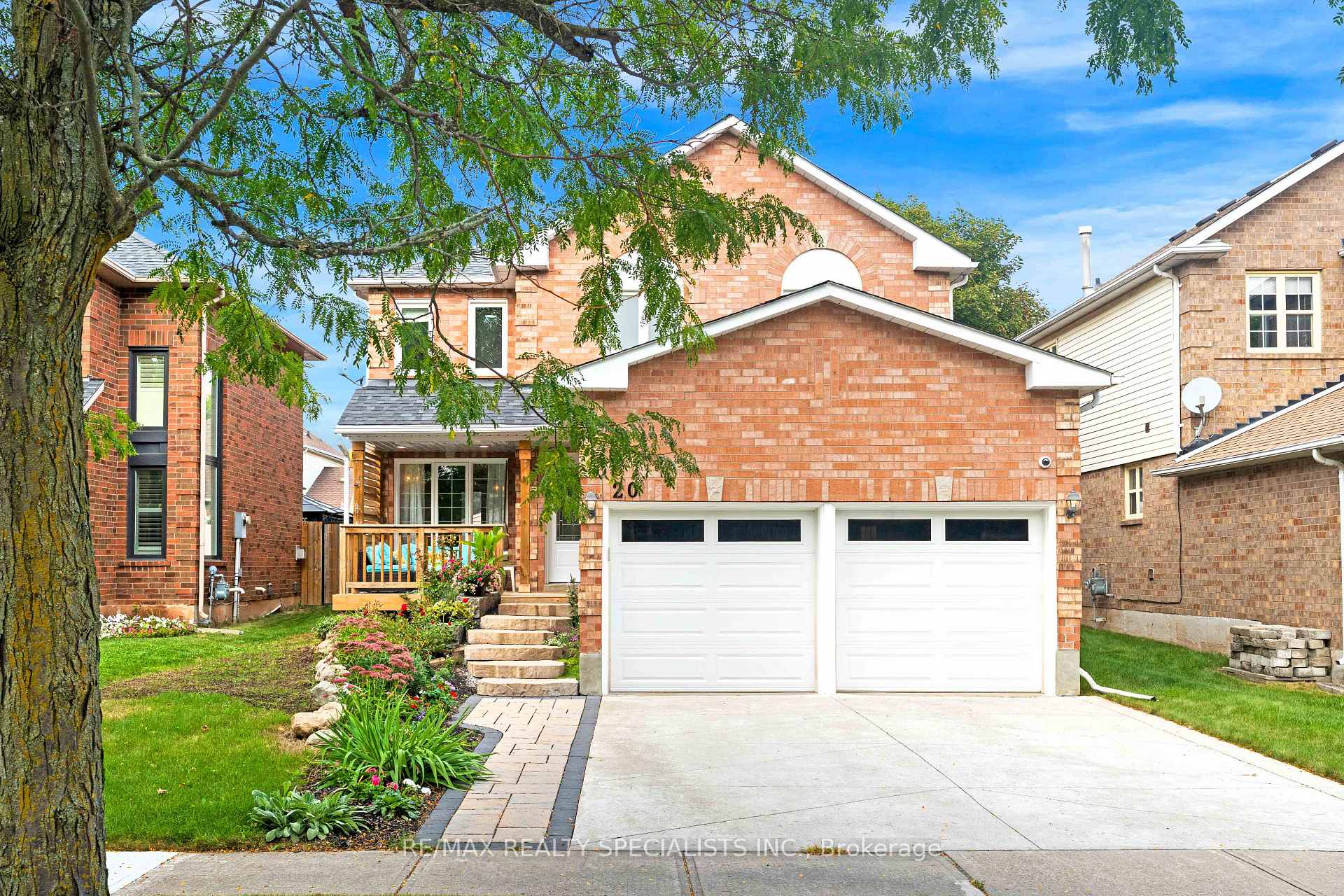 Photo 2 of 20 McCullough Crescent, Halton Hills, Georgetown — HOMEH