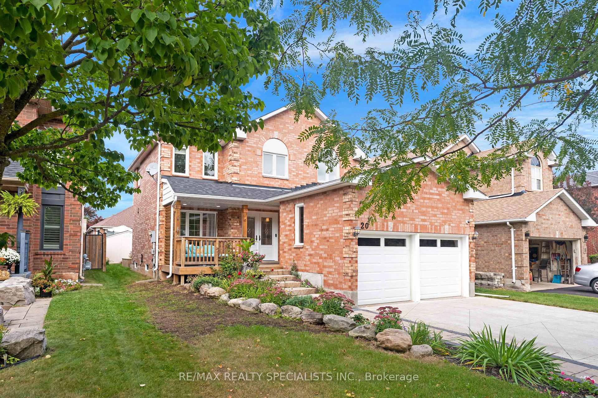 Photo 3 of 20 McCullough Crescent, Halton Hills, Georgetown — HOMEH