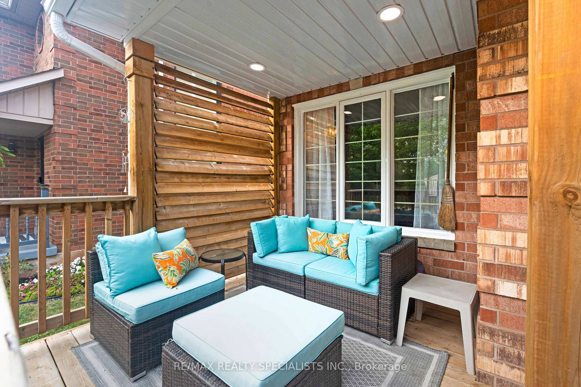 Photo 5 of 20 McCullough Crescent, Halton Hills, Georgetown — HOMEH