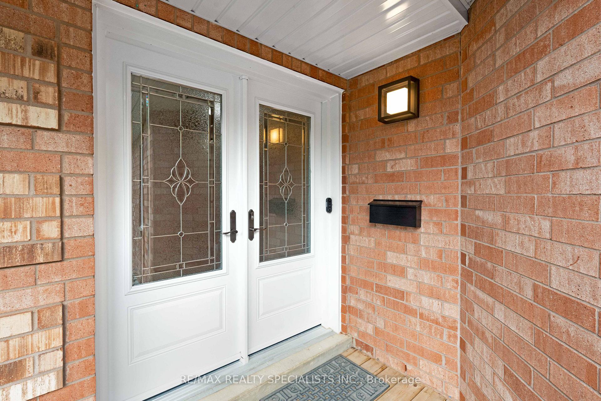 Photo 6 of 20 McCullough Crescent, Halton Hills, Georgetown — HOMEH