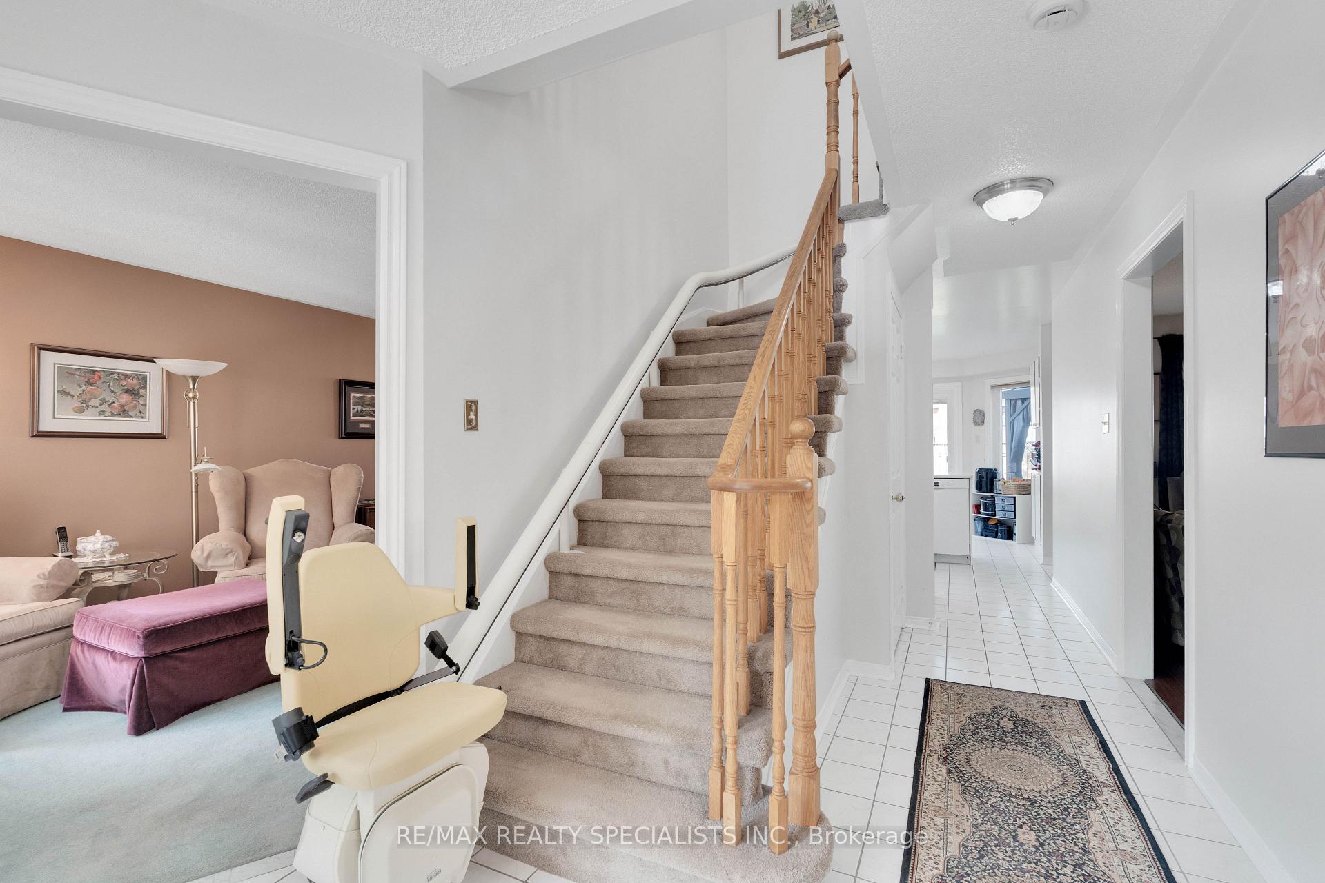 Photo 8 of 20 McCullough Crescent, Halton Hills, Georgetown — HOMEH