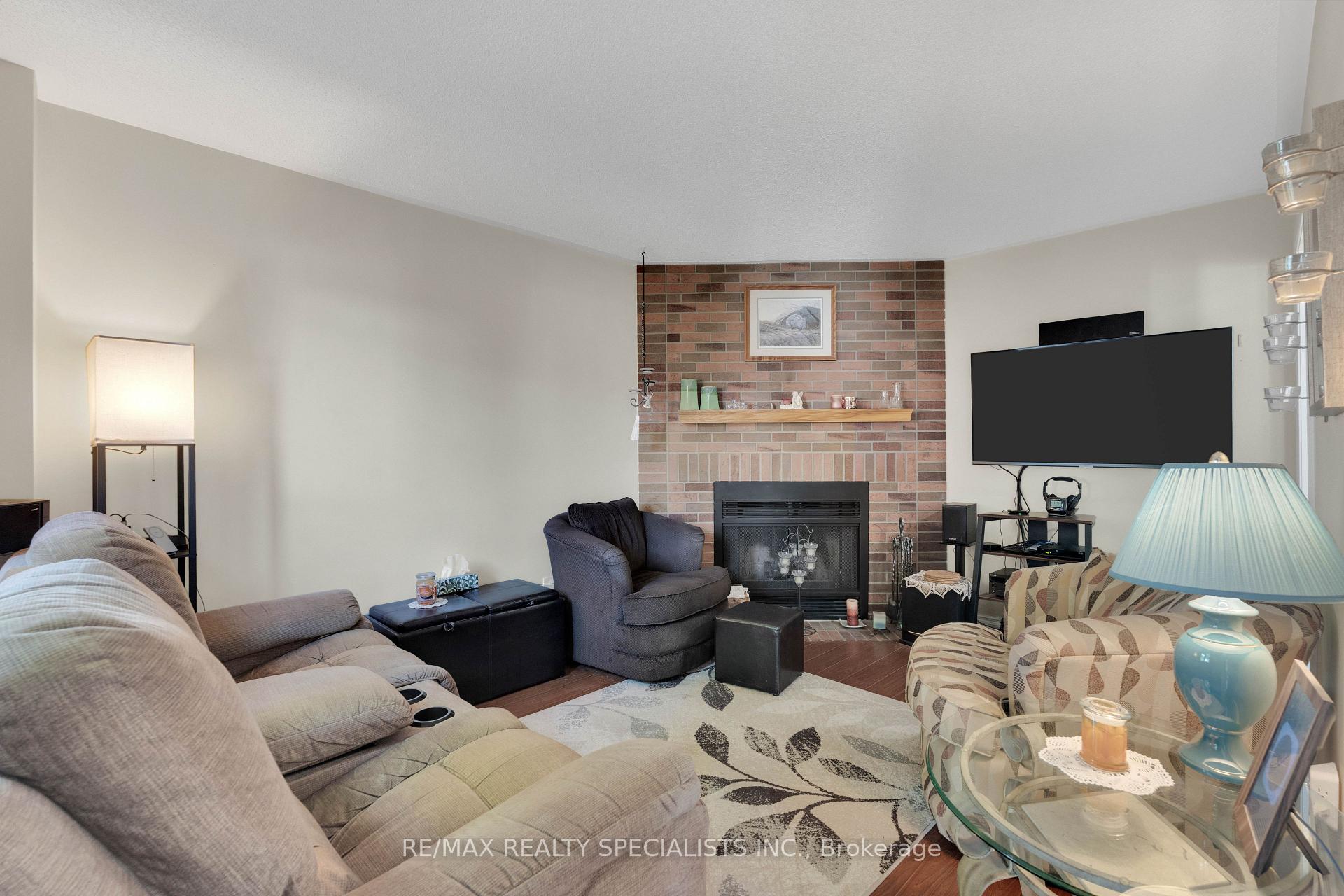 Photo 10 of 20 McCullough Crescent, Halton Hills, Georgetown — HOMEH