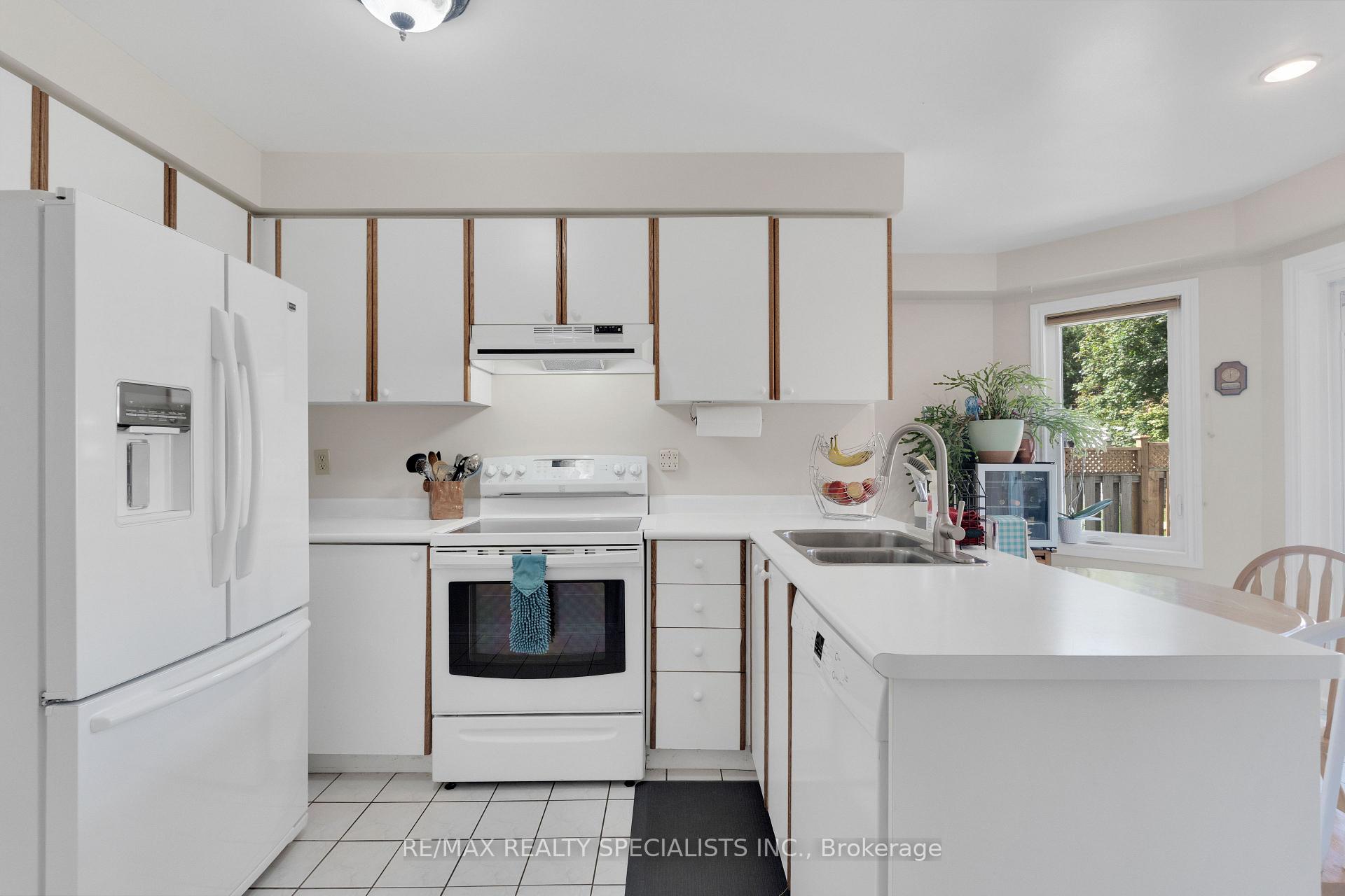 Photo 13 of 20 McCullough Crescent, Halton Hills, Georgetown — HOMEH