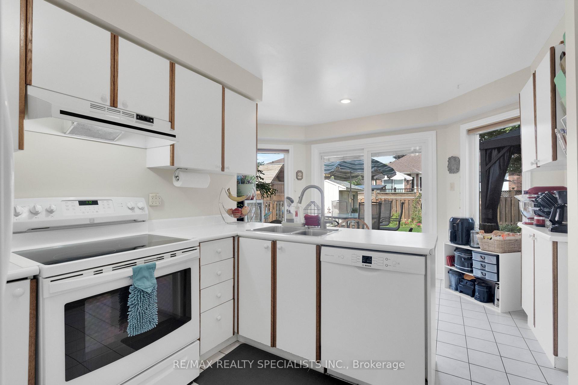 Photo 16 of 20 McCullough Crescent, Halton Hills, Georgetown — HOMEH