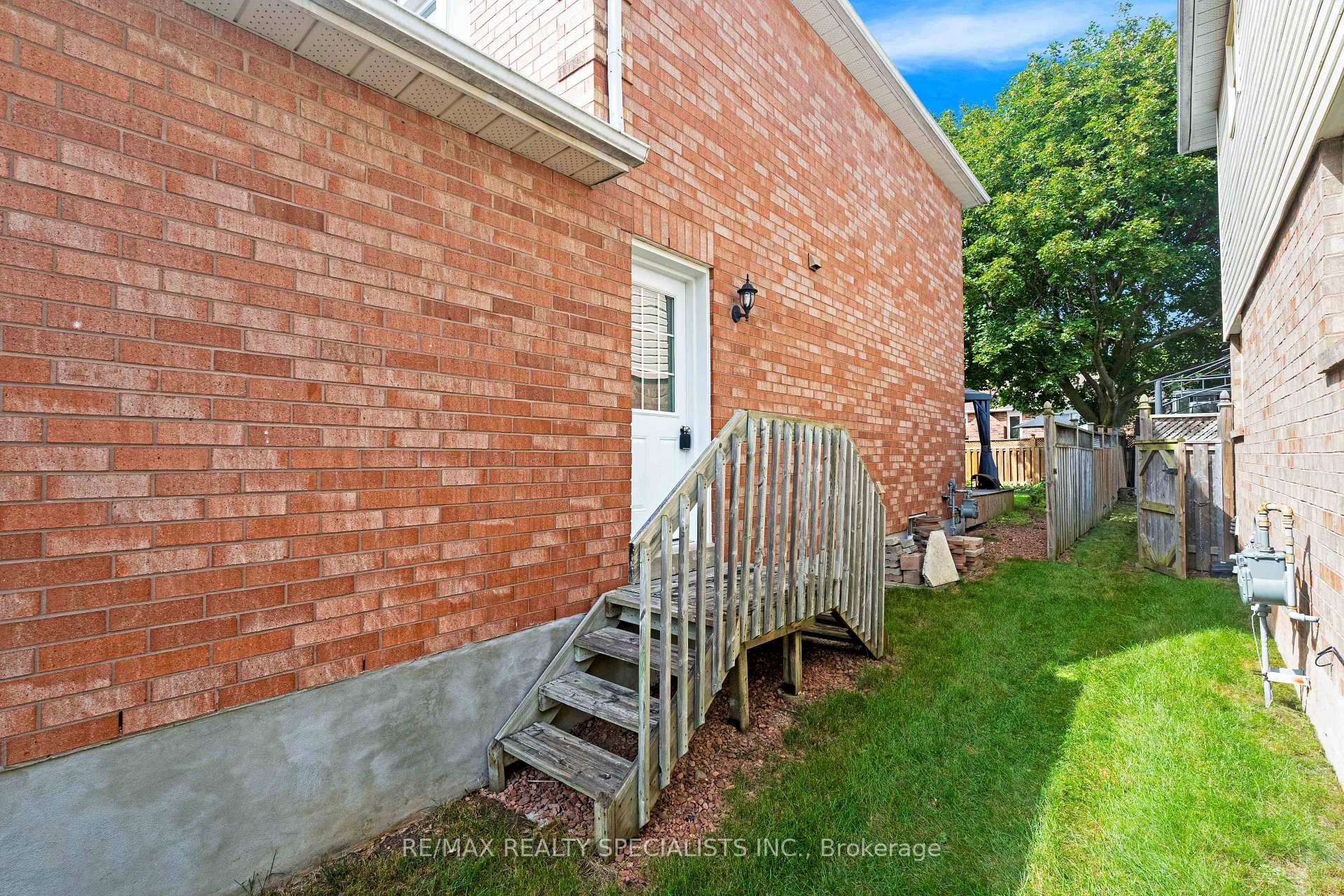 Photo 35 of 20 McCullough Crescent, Halton Hills, Georgetown — HOMEH