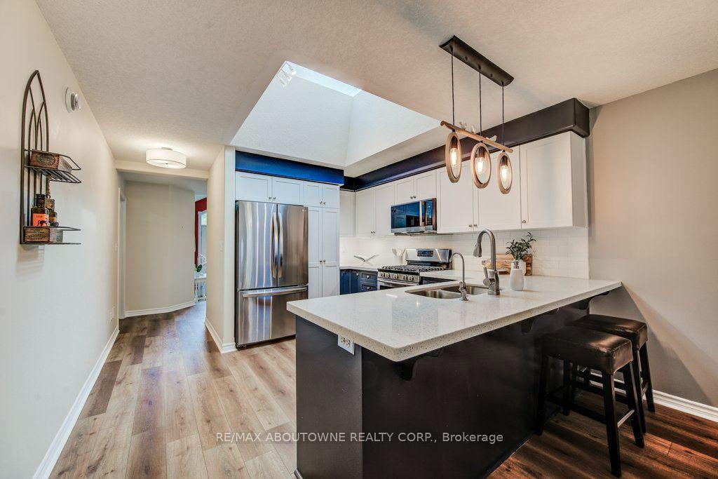 Photo 4 of 12 Brock Street, Guelph, Pineridge/Westminster Woods — HOMEH