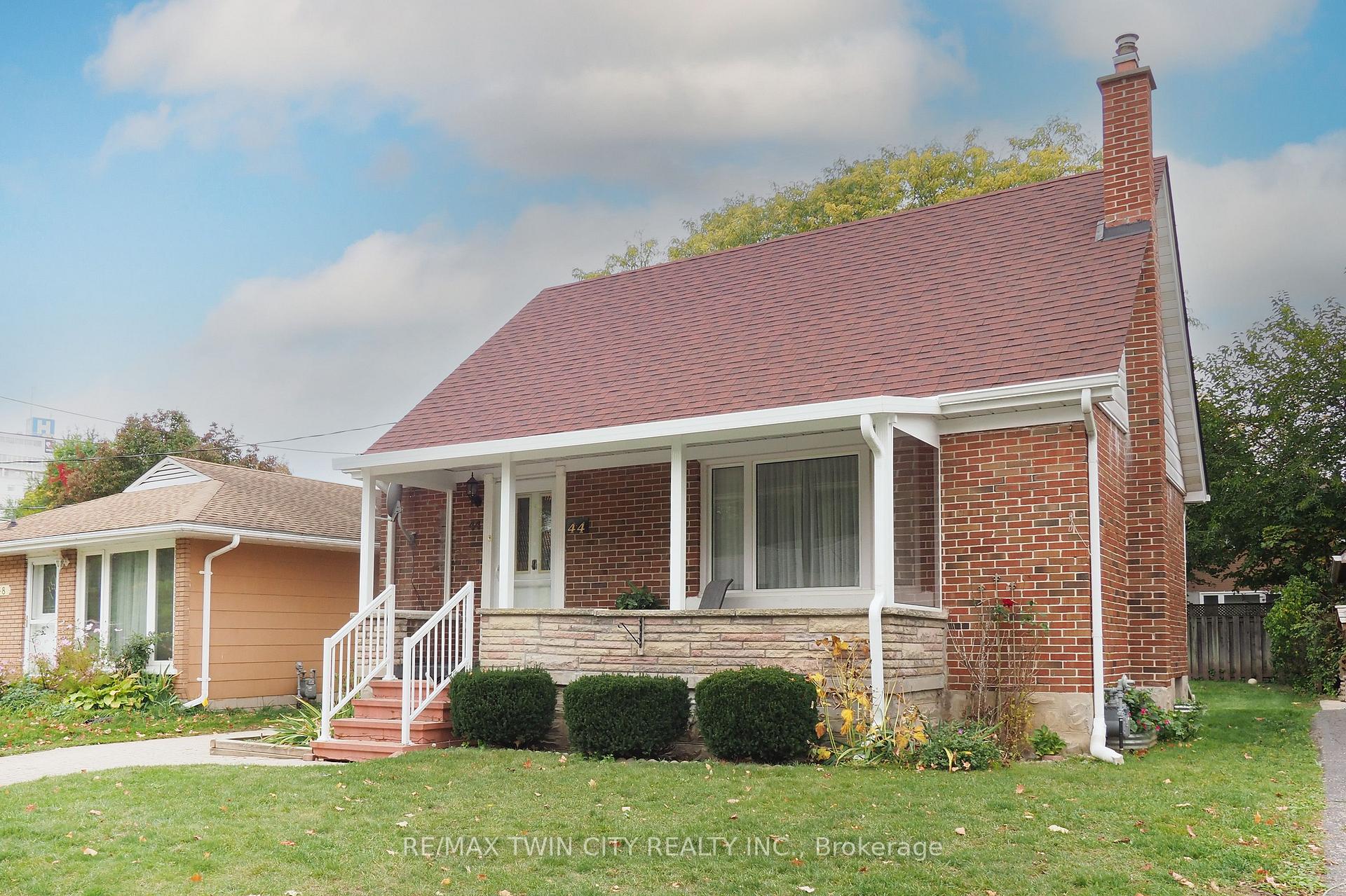 Photo 3 of 44 Ruby Street, Kitchener — HOMEH