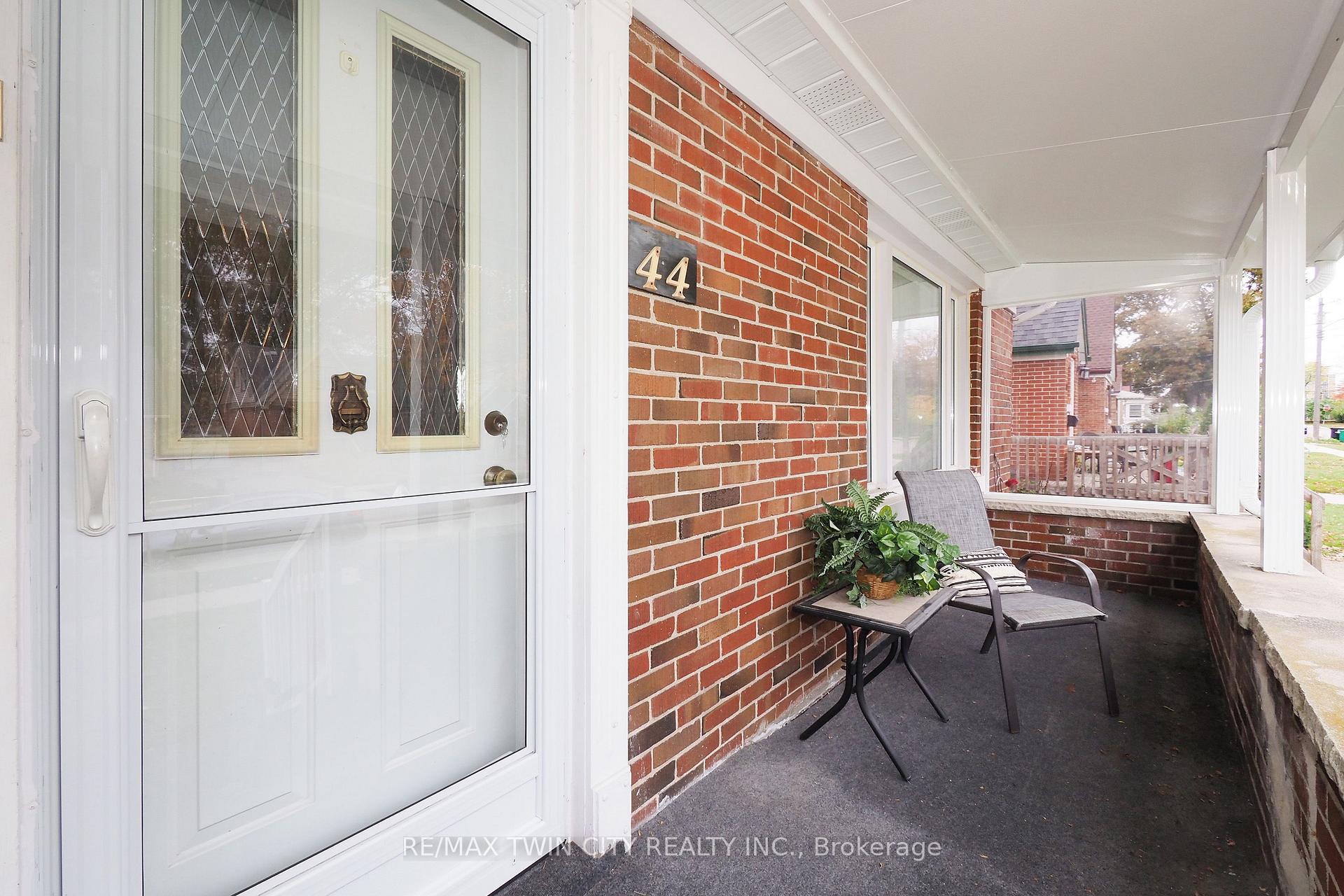 Photo 4 of 44 Ruby Street, Kitchener — HOMEH