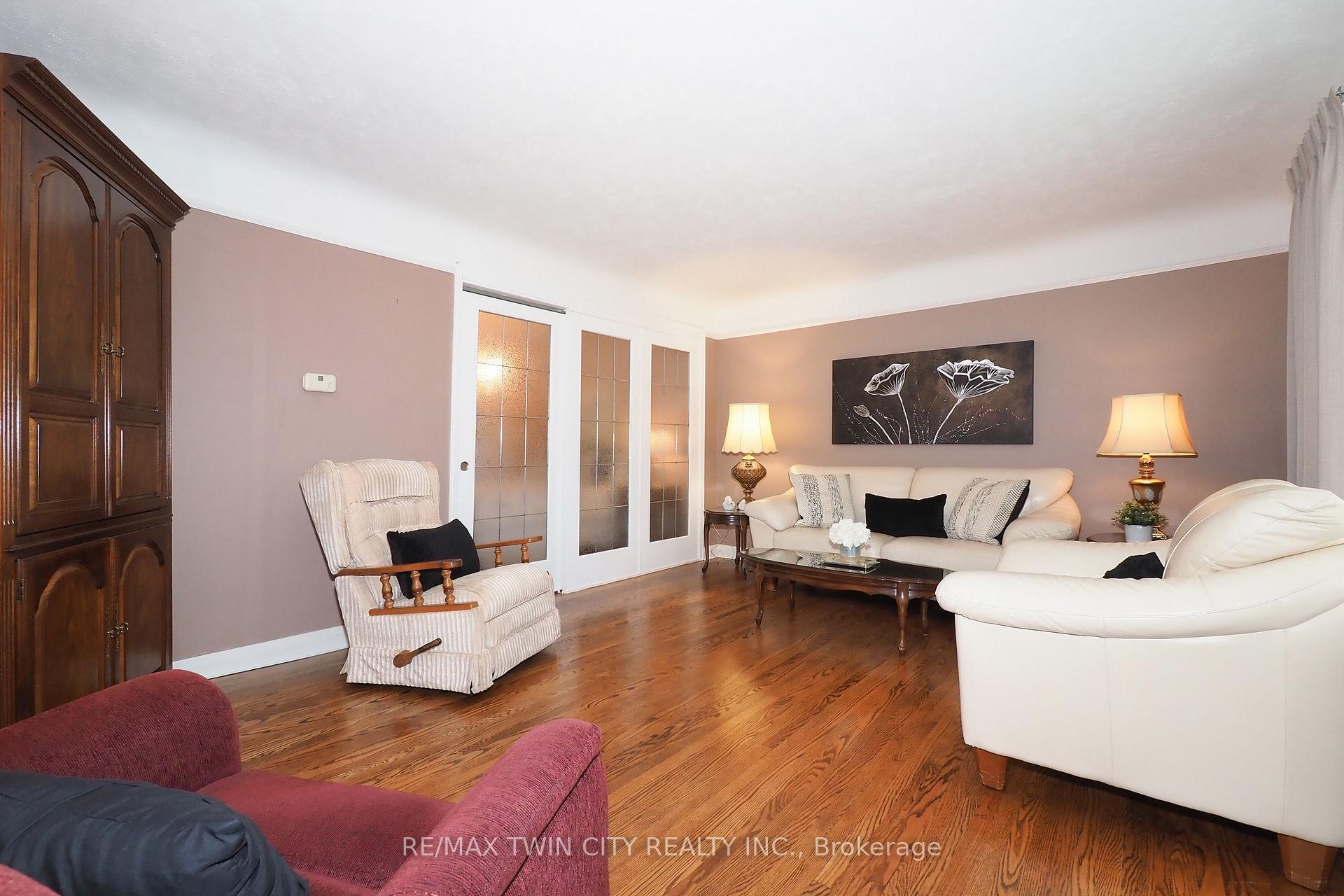 Photo 5 of 44 Ruby Street, Kitchener — HOMEH