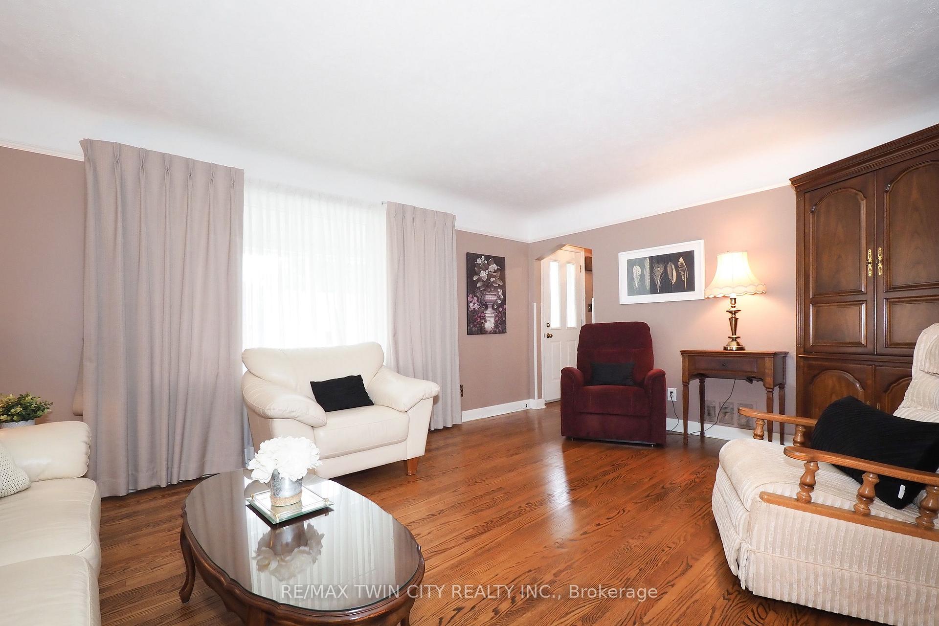 Photo 7 of 44 Ruby Street, Kitchener — HOMEH