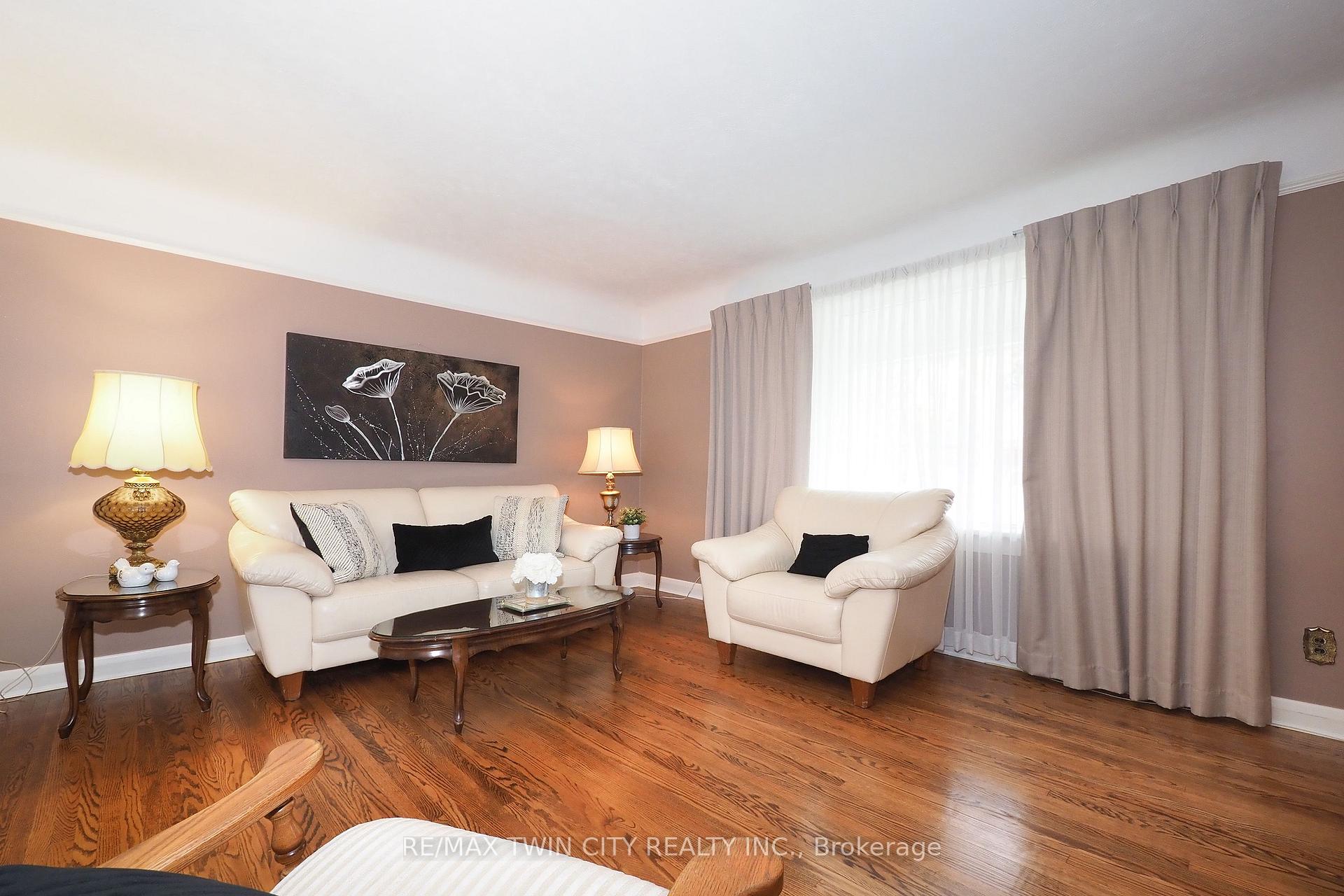 Photo 6 of 44 Ruby Street, Kitchener — HOMEH