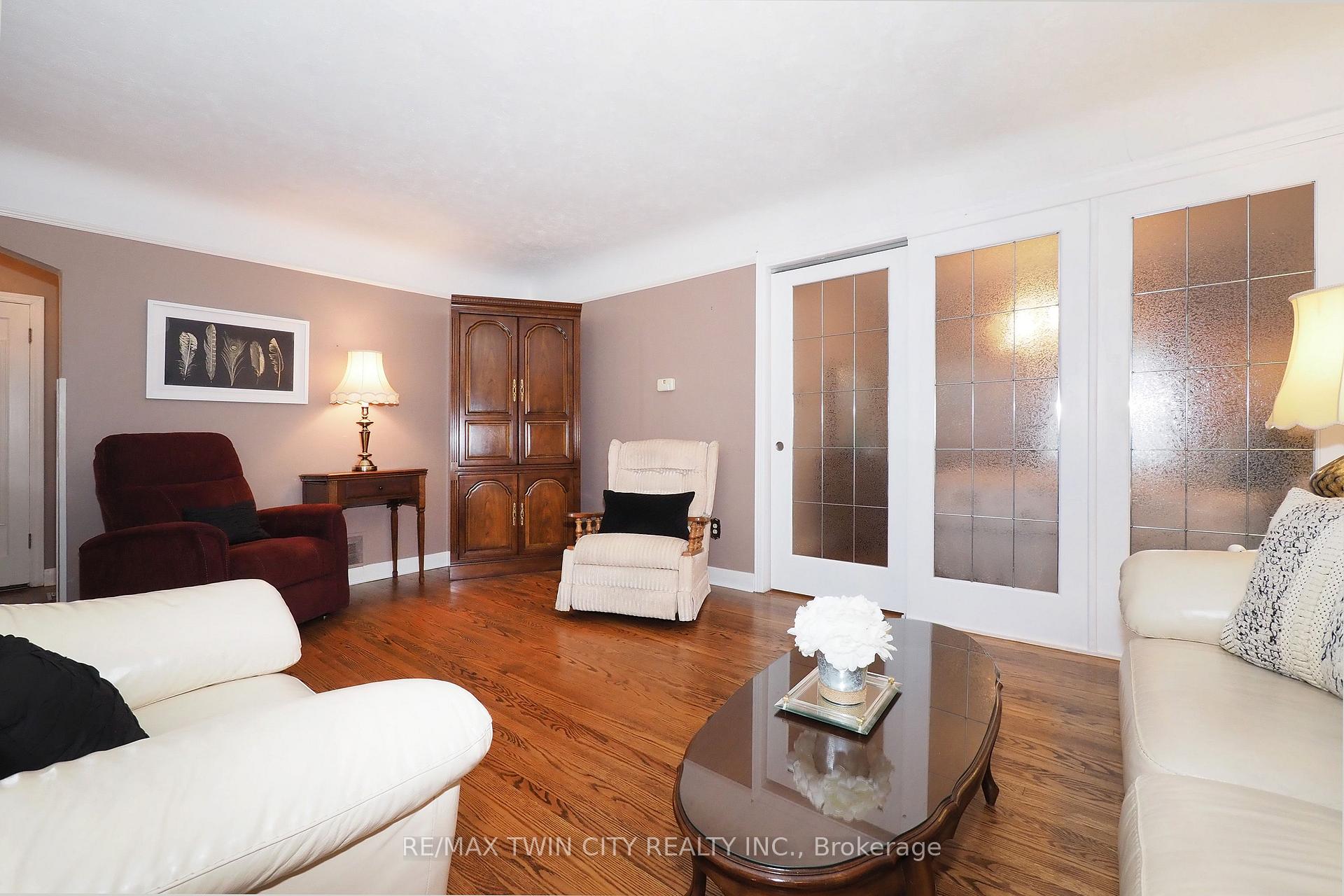 Photo 8 of 44 Ruby Street, Kitchener — HOMEH
