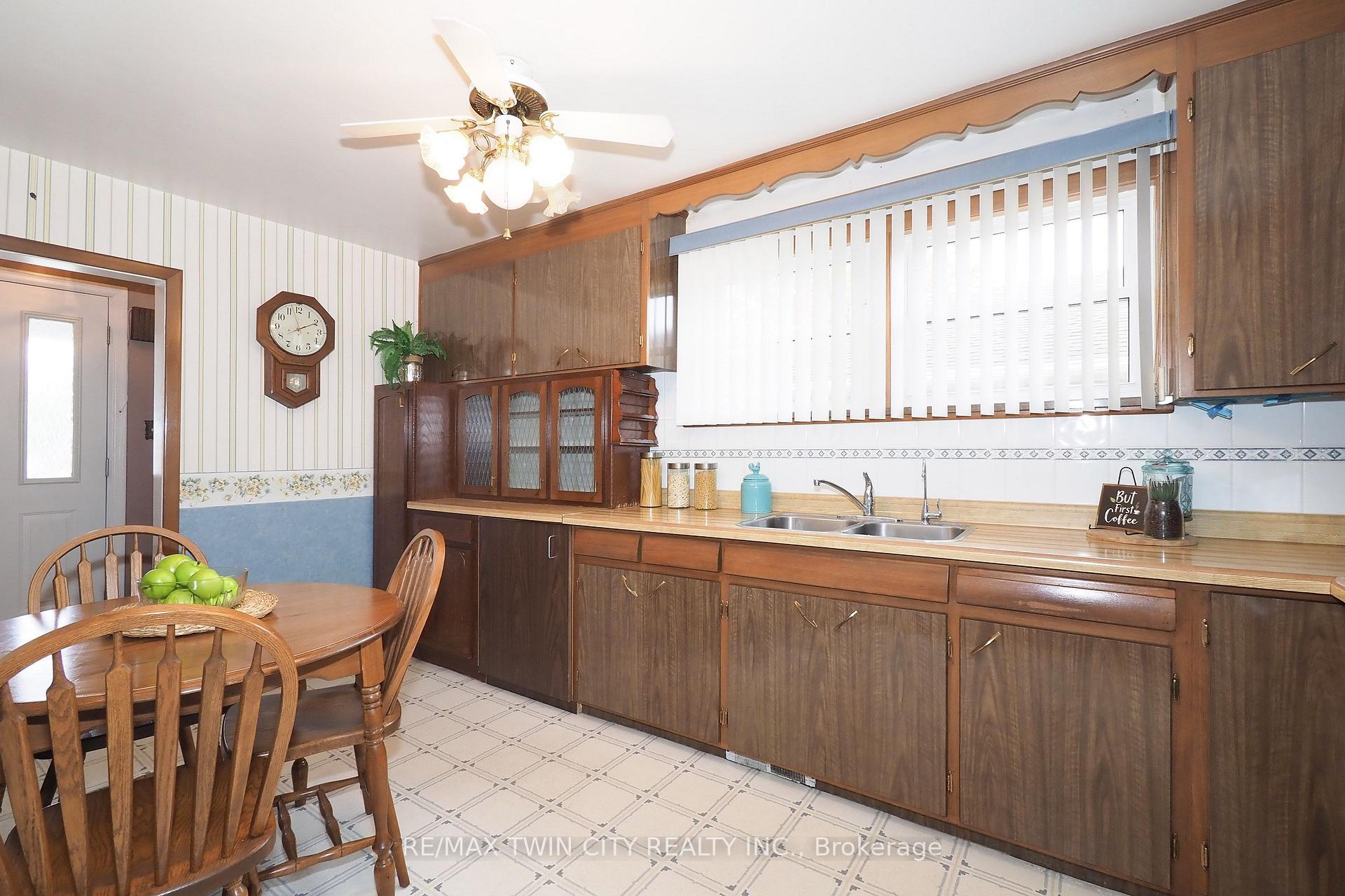 Photo 14 of 44 Ruby Street, Kitchener — HOMEH