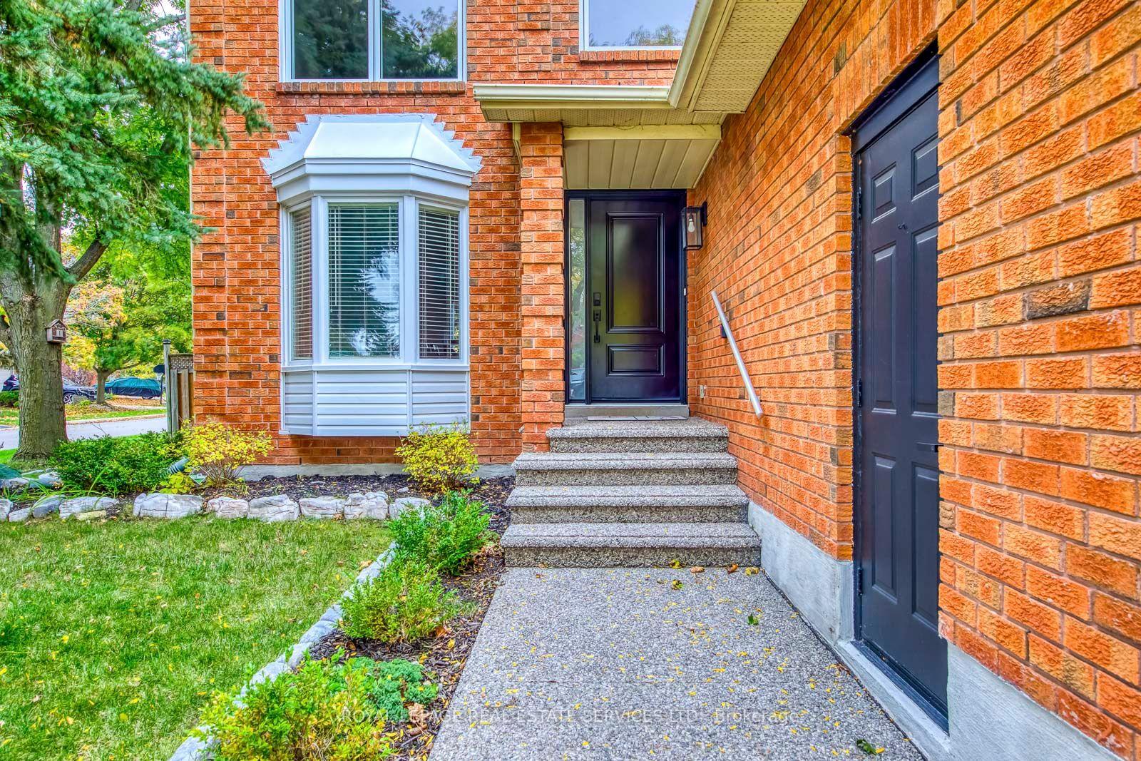 Photo 4 of 2100 Galena Crescent, Oakville, Wedgewood Creek — HOMEH