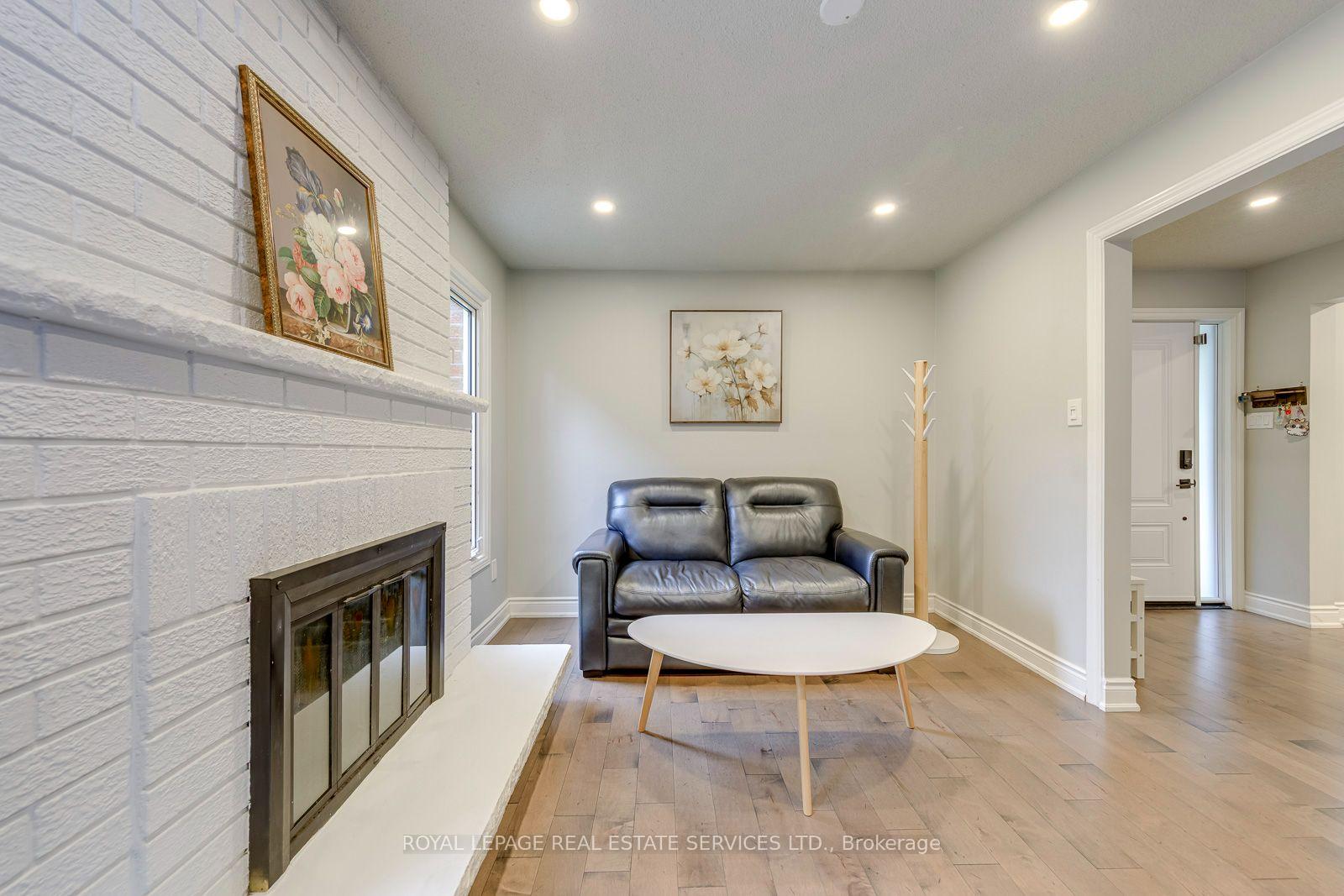 Photo 5 of 2100 Galena Crescent, Oakville, Wedgewood Creek — HOMEH