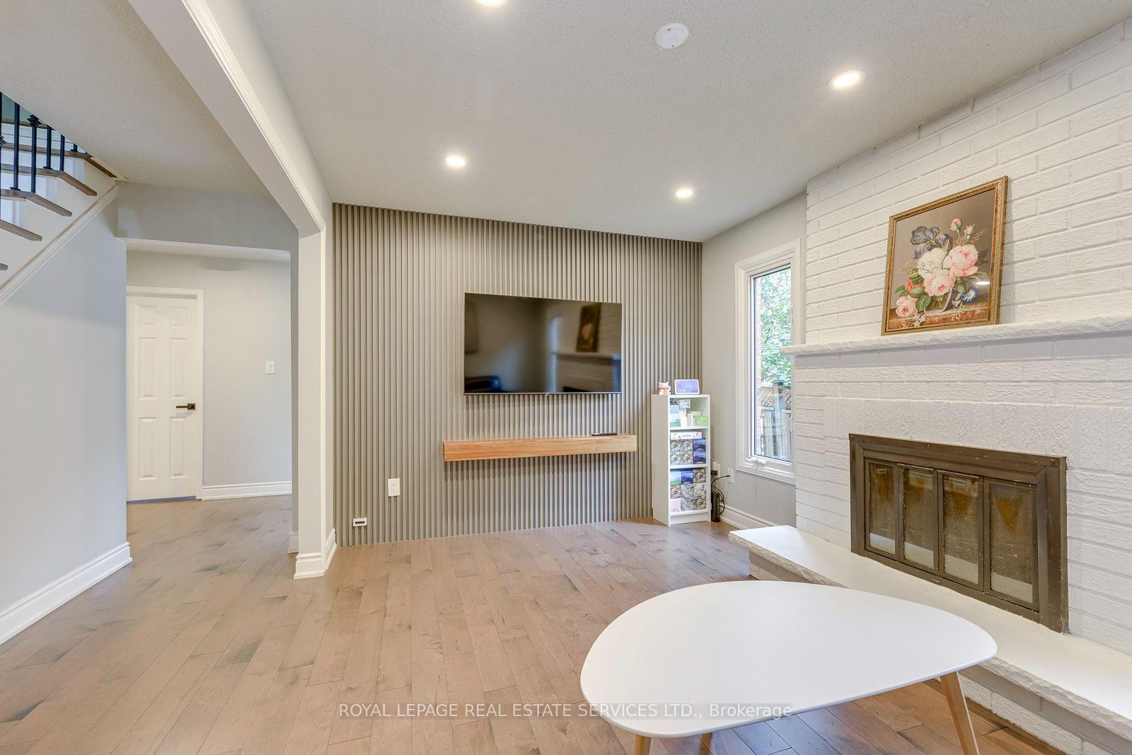 Photo 7 of 2100 Galena Crescent, Oakville, Wedgewood Creek — HOMEH