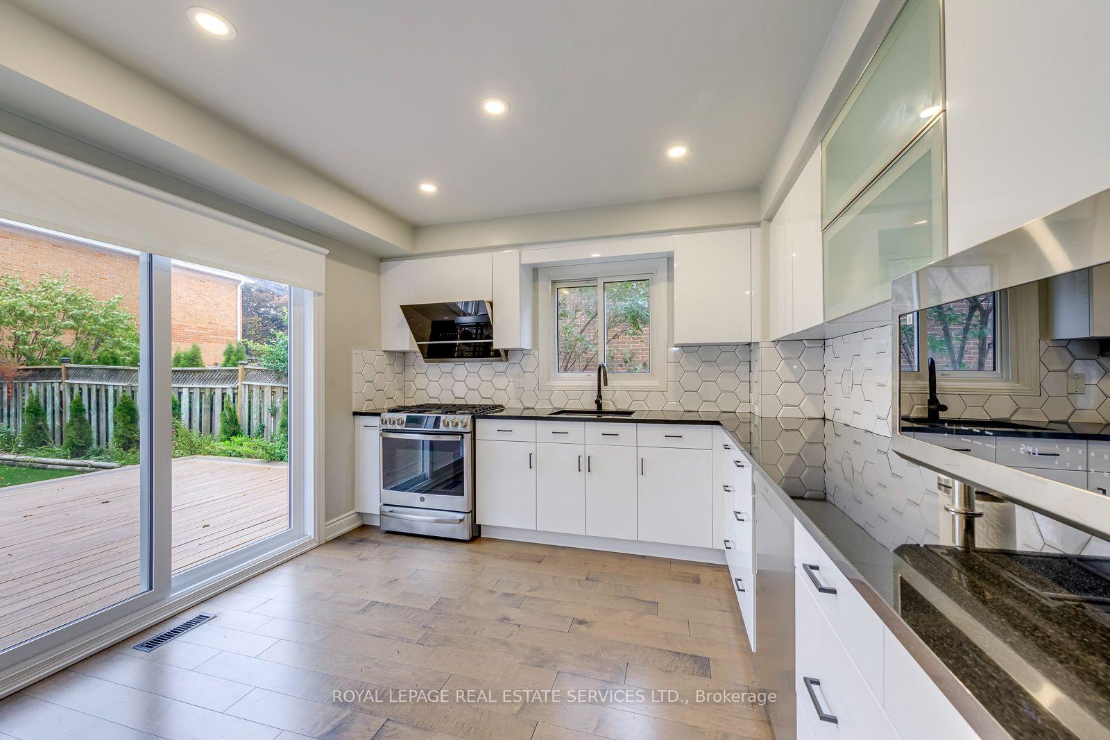 Photo 8 of 2100 Galena Crescent, Oakville, Wedgewood Creek — HOMEH