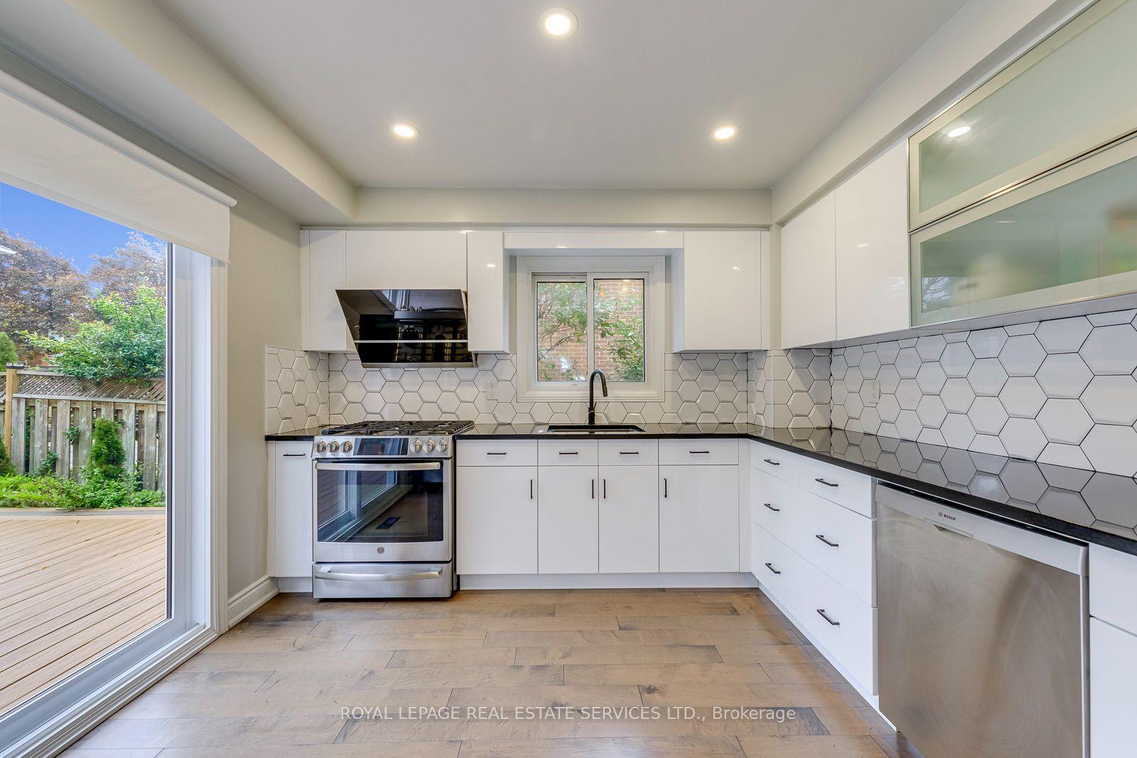 Photo 9 of 2100 Galena Crescent, Oakville, Wedgewood Creek — HOMEH