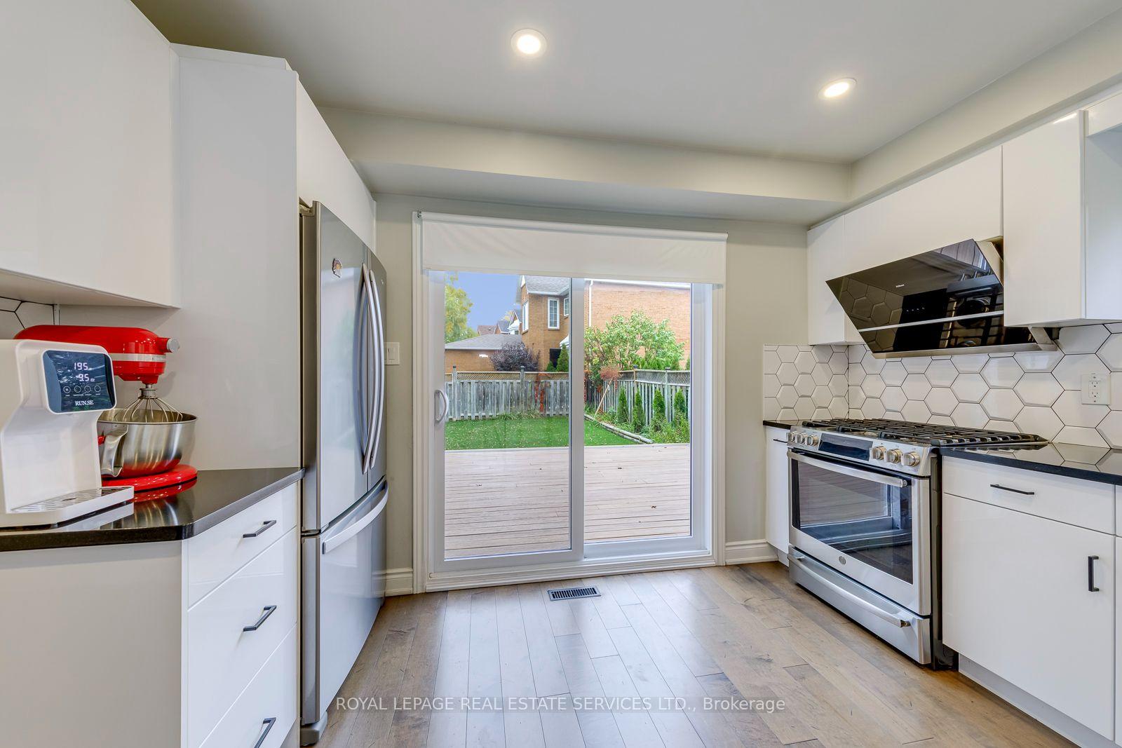 Photo 10 of 2100 Galena Crescent, Oakville, Wedgewood Creek — HOMEH