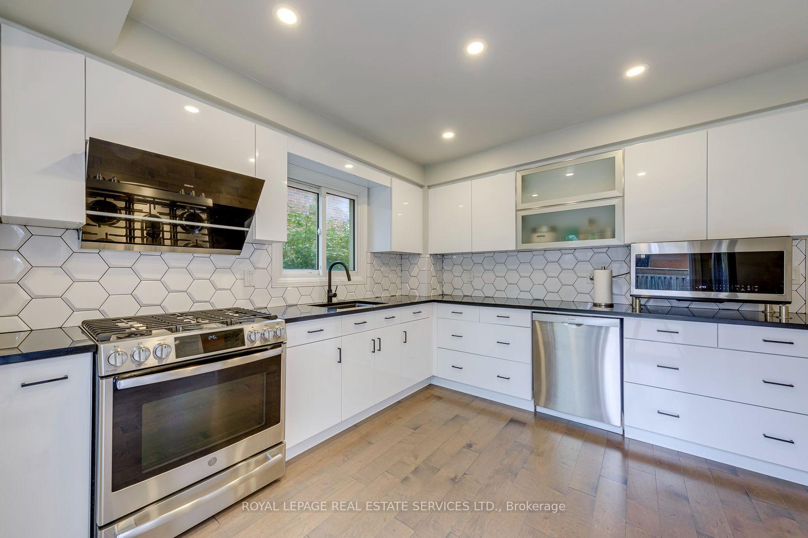 Photo 11 of 2100 Galena Crescent, Oakville, Wedgewood Creek — HOMEH
