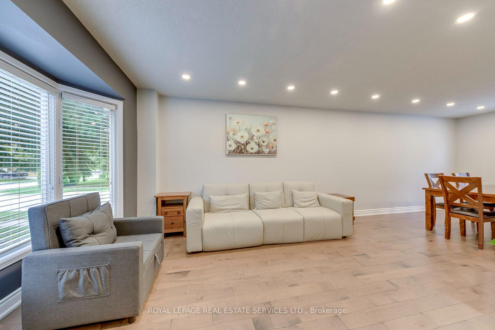 Photo 13 of 2100 Galena Crescent, Oakville, Wedgewood Creek — HOMEH