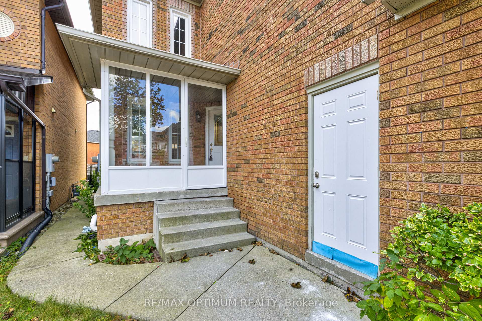 Photo 3 of 3812 Craighurst Avenue, Mississauga, Lisgar — HOMEH
