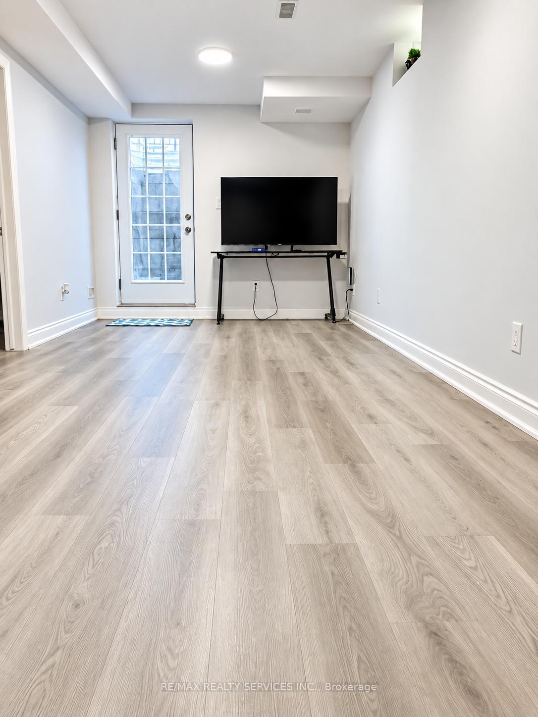 Photo 2 of Unit Basement, 25 Dale Meadows Road, Brampton, Northwest Brampton — HOMEH