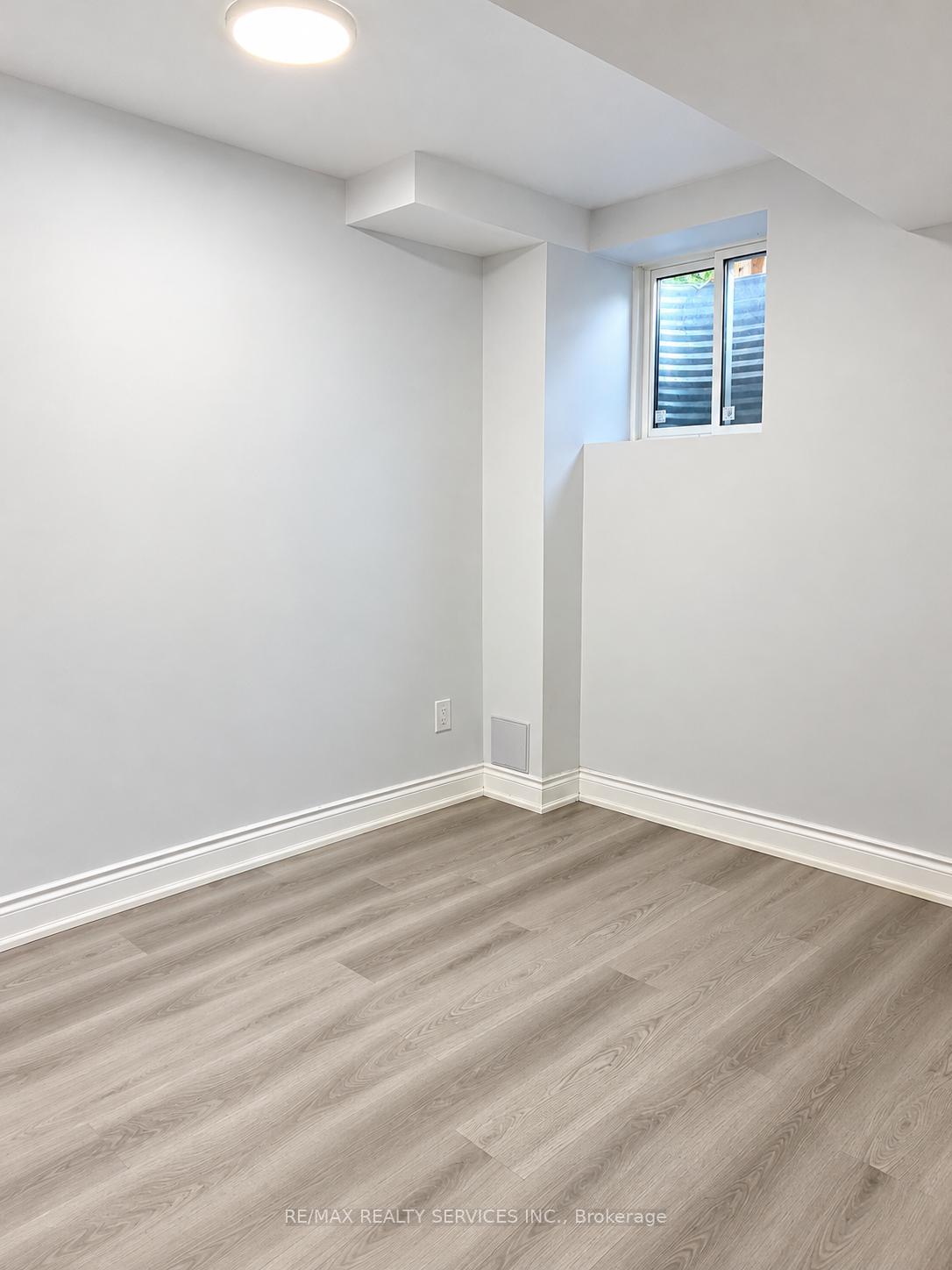 Photo 4 of Unit Basement, 25 Dale Meadows Road, Brampton, Northwest Brampton — HOMEH