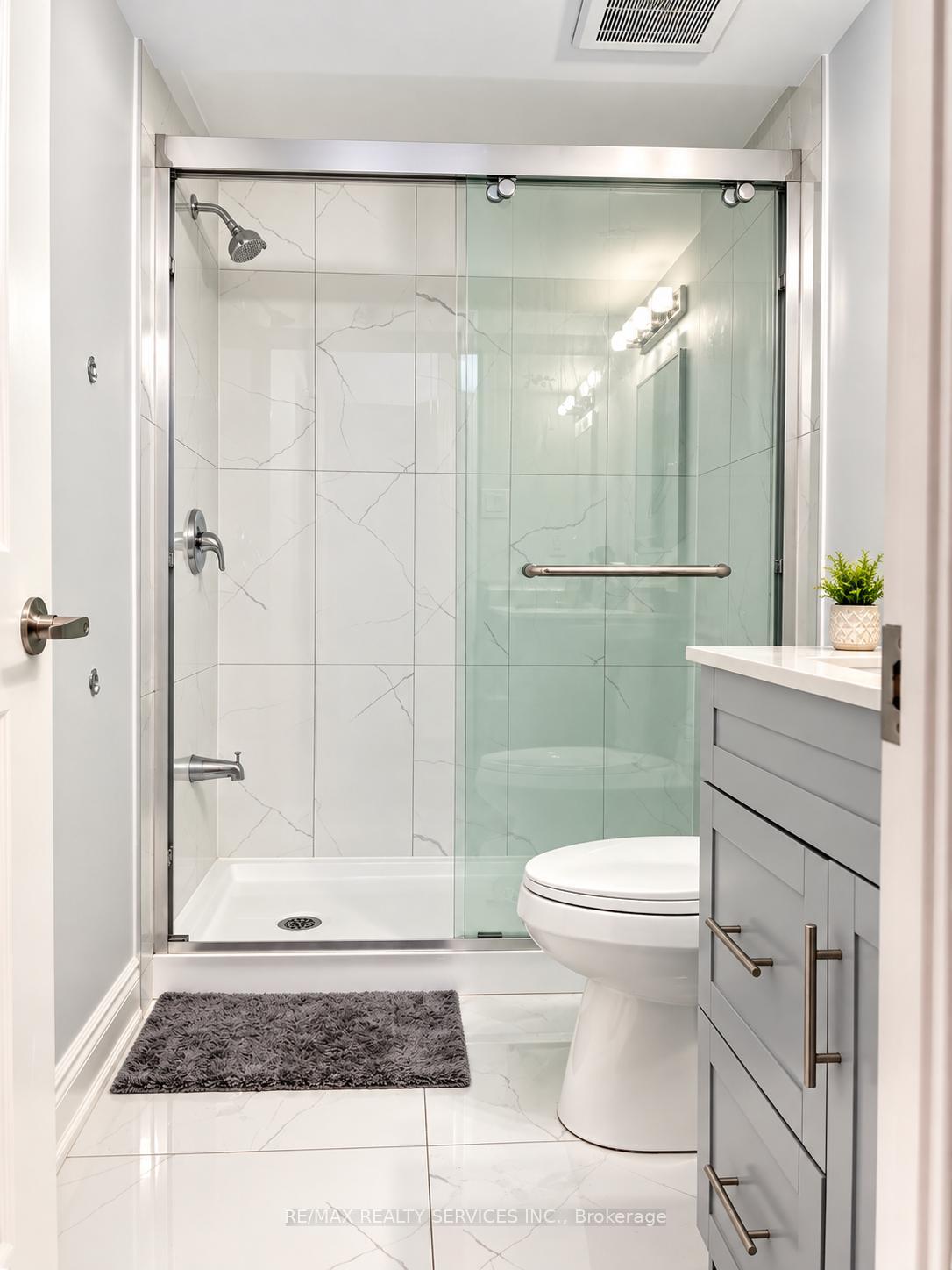 Photo 5 of Unit Basement, 25 Dale Meadows Road, Brampton, Northwest Brampton — HOMEH