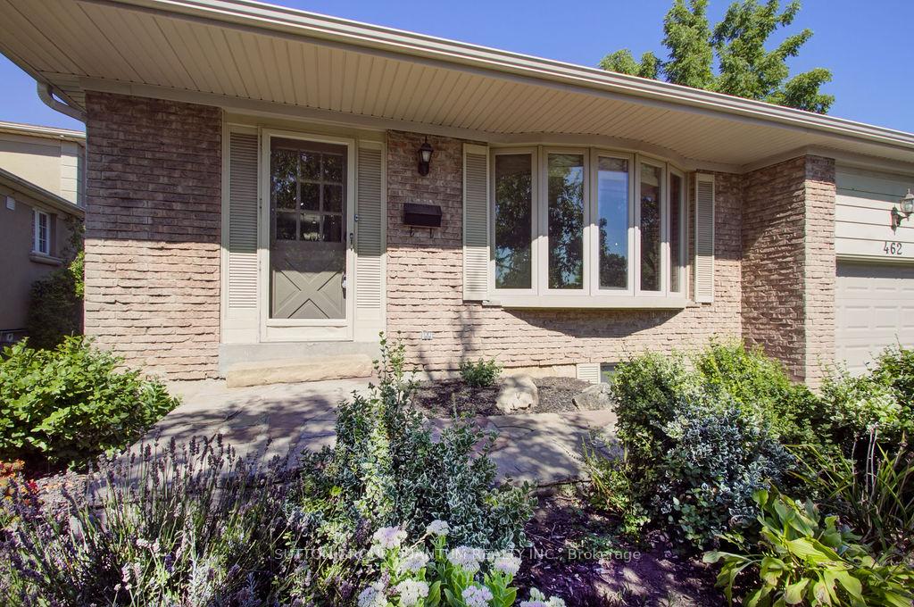 Photo 4 of 462 Withnell Crescent, Oakville, West — HOMEH