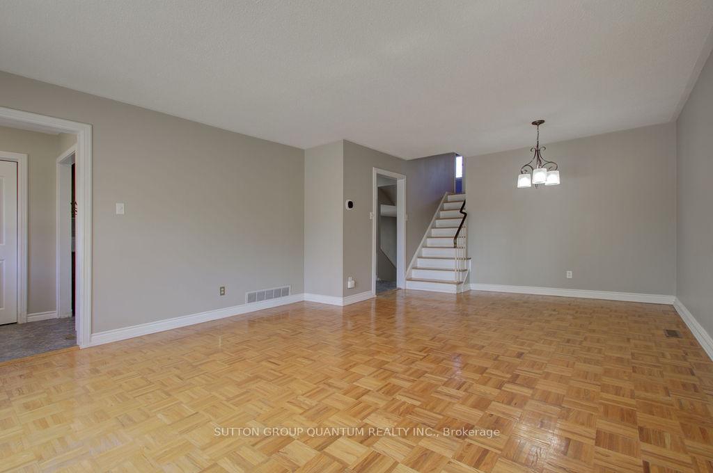 Photo 6 of 462 Withnell Crescent, Oakville, West — HOMEH