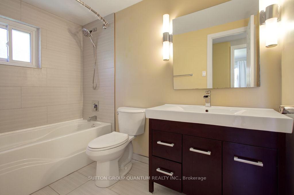 Photo 13 of 462 Withnell Crescent, Oakville, West — HOMEH