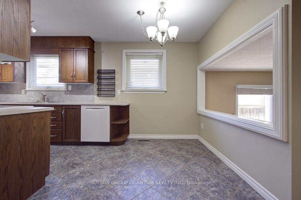 Photo 15 of 462 Withnell Crescent, Oakville, West — HOMEH