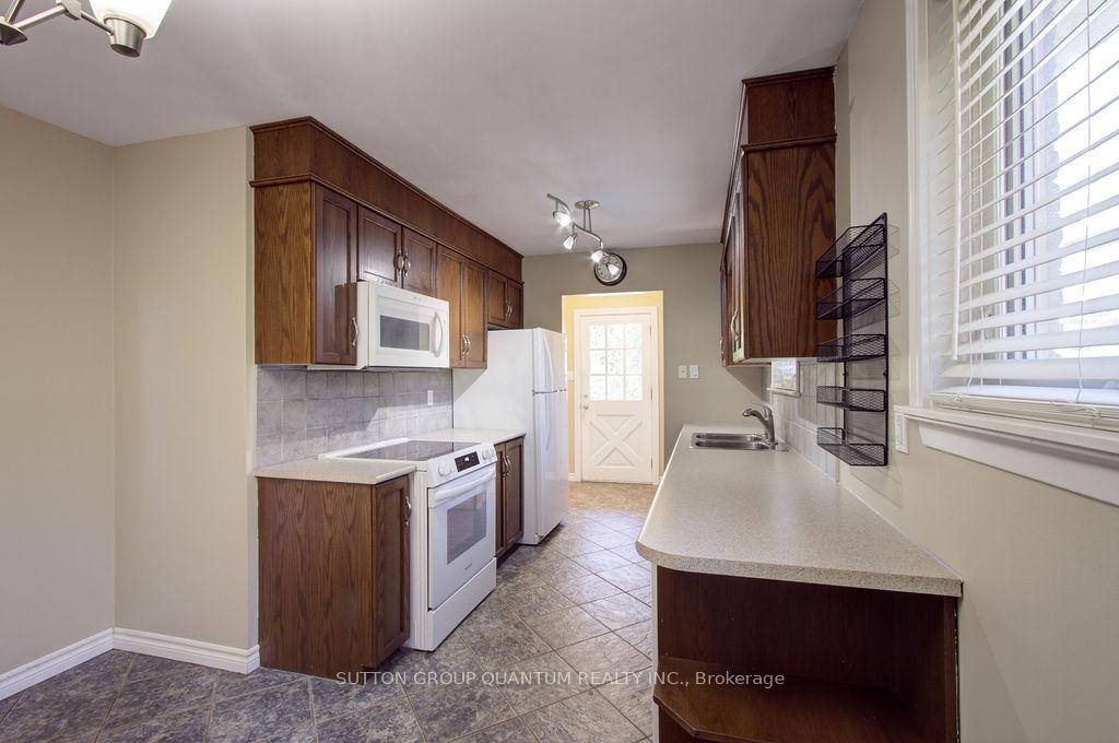 Photo 16 of 462 Withnell Crescent, Oakville, West — HOMEH